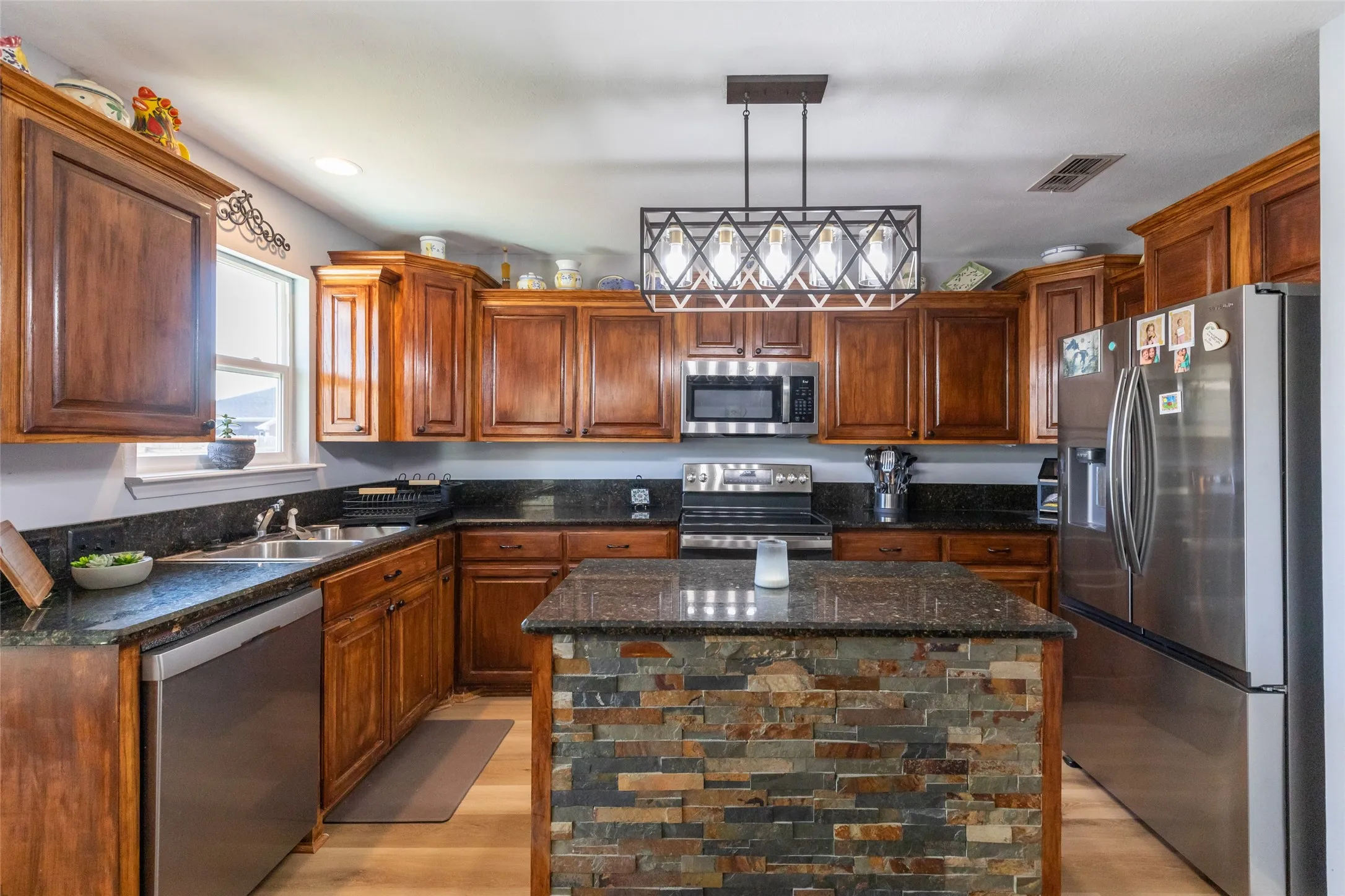 Single Family Residence For Sale in Taylor County , 6602 Inverness Street, Abilene, Texas 79606, 3 Bedroom, 2 Bathroom, 2 Garage spaces, 1,772 Sqft, built in 2005, mls#21355757, Real Estate Agent in Abilene, Homes For Sale in Taylor county, Homes For Sale in Abilene, Realtor in Abilene Texas, Real Estate Brokerage Independent Realty Texas, Luminita Cordes Realtor