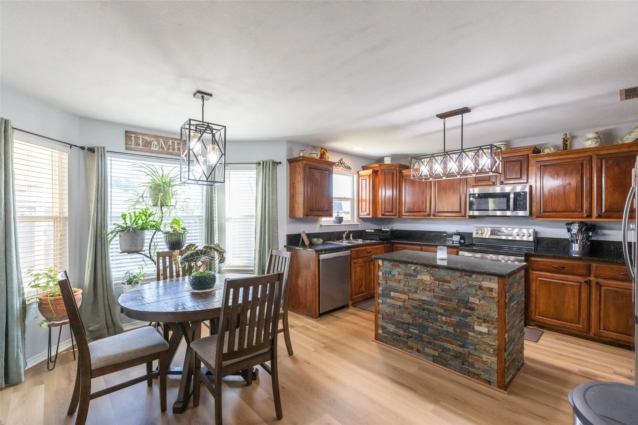 Single Family Residence For Sale in Taylor County , 6602 Inverness Street, Abilene, Texas 79606, 3 Bedroom, 2 Bathroom, 2 Garage spaces, 1,772 Sqft, built in 2005, mls#21355757, Real Estate Agent in Abilene, Homes For Sale in Taylor county, Homes For Sale in Abilene, Realtor in Abilene Texas, Real Estate Brokerage Independent Realty Texas, Luminita Cordes Realtor