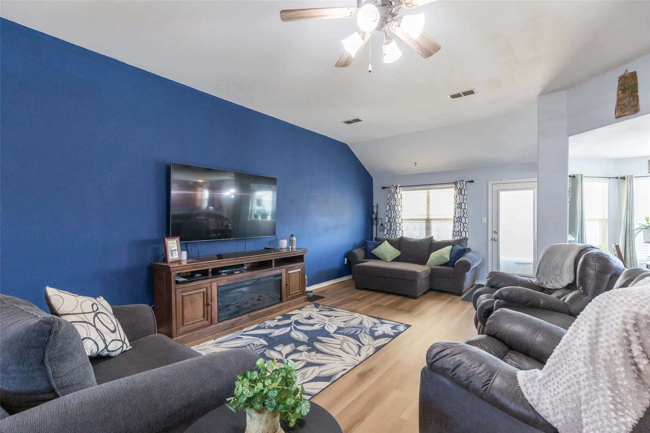 Single Family Residence For Sale in Taylor County , 6602 Inverness Street, Abilene, Texas 79606, 3 Bedroom, 2 Bathroom, 2 Garage spaces, 1,772 Sqft, built in 2005, mls#21355757, Real Estate Agent in Abilene, Homes For Sale in Taylor county, Homes For Sale in Abilene, Realtor in Abilene Texas, Real Estate Brokerage Independent Realty Texas, Luminita Cordes Realtor