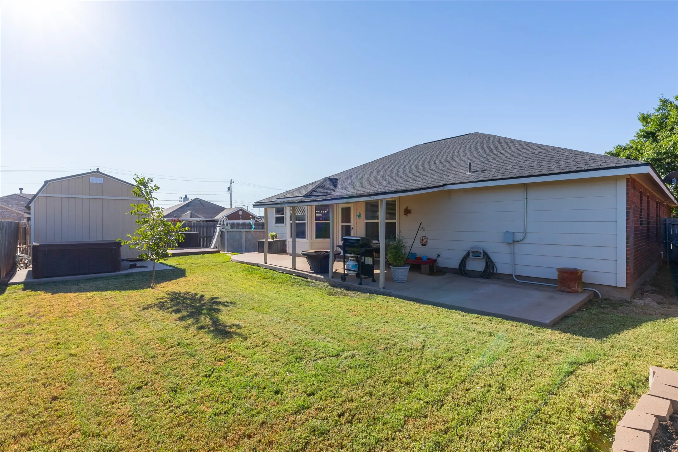 Single Family Residence For Sale in Taylor County , 6602 Inverness Street, Abilene, Texas 79606, 3 Bedroom, 2 Bathroom, 2 Garage spaces, 1,772 Sqft, built in 2005, mls#21355757, Real Estate Agent in Abilene, Homes For Sale in Taylor county, Homes For Sale in Abilene, Realtor in Abilene Texas, Real Estate Brokerage Independent Realty Texas, Luminita Cordes Realtor