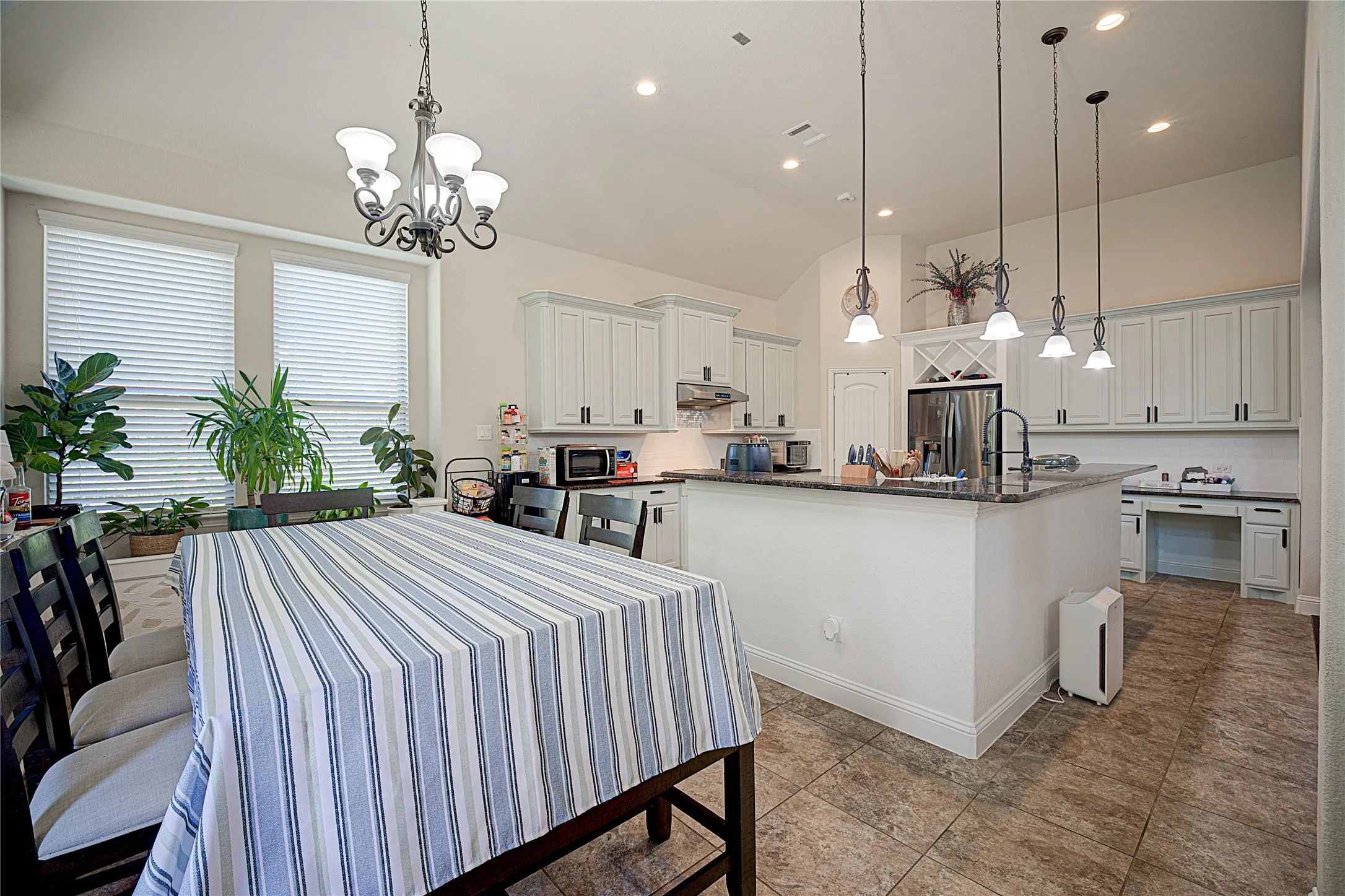 Single Family Residence For Sale in Tarrant County , 5106 Shelter Point Court, Mansfield, Texas 76063, 4 Bedroom, 2 Bathroom, 2 Garage spaces, 2,855 Sqft, built in 2017, mls#21347936, Real Estate Agent in Mansfield, Homes For Sale in Tarrant county, Homes For Sale in Mansfield, Realtor in Mansfield Texas, Real Estate Brokerage Independent Realty Texas, Luminita Cordes Realtor