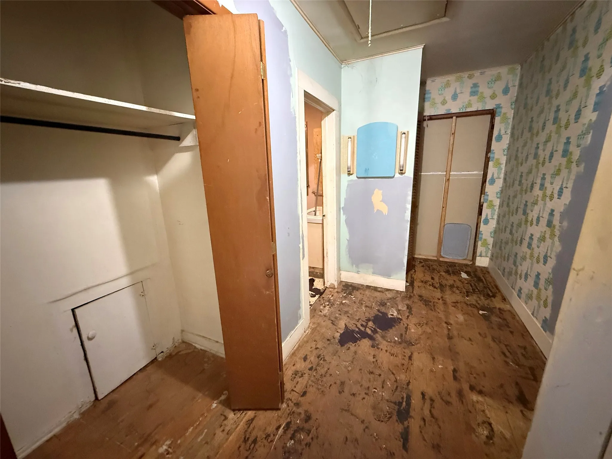 Single Family Residence For Sale in Wood County , 1765 E Hwy 11 E, Winnsboro, Texas 75494, 2 Bedroom, 2 Bathroom, Garage spaces, 1,884 Sqft, built in 1970, Price $99,500, mls#21355573, Real Estate Agent in Winnsboro, Homes For Sale in Wood county, Homes For Sale in Winnsboro, Realtor in Winnsboro Texas, Real Estate Brokerage Independent Realty Texas, Luminita Cordes Realtor