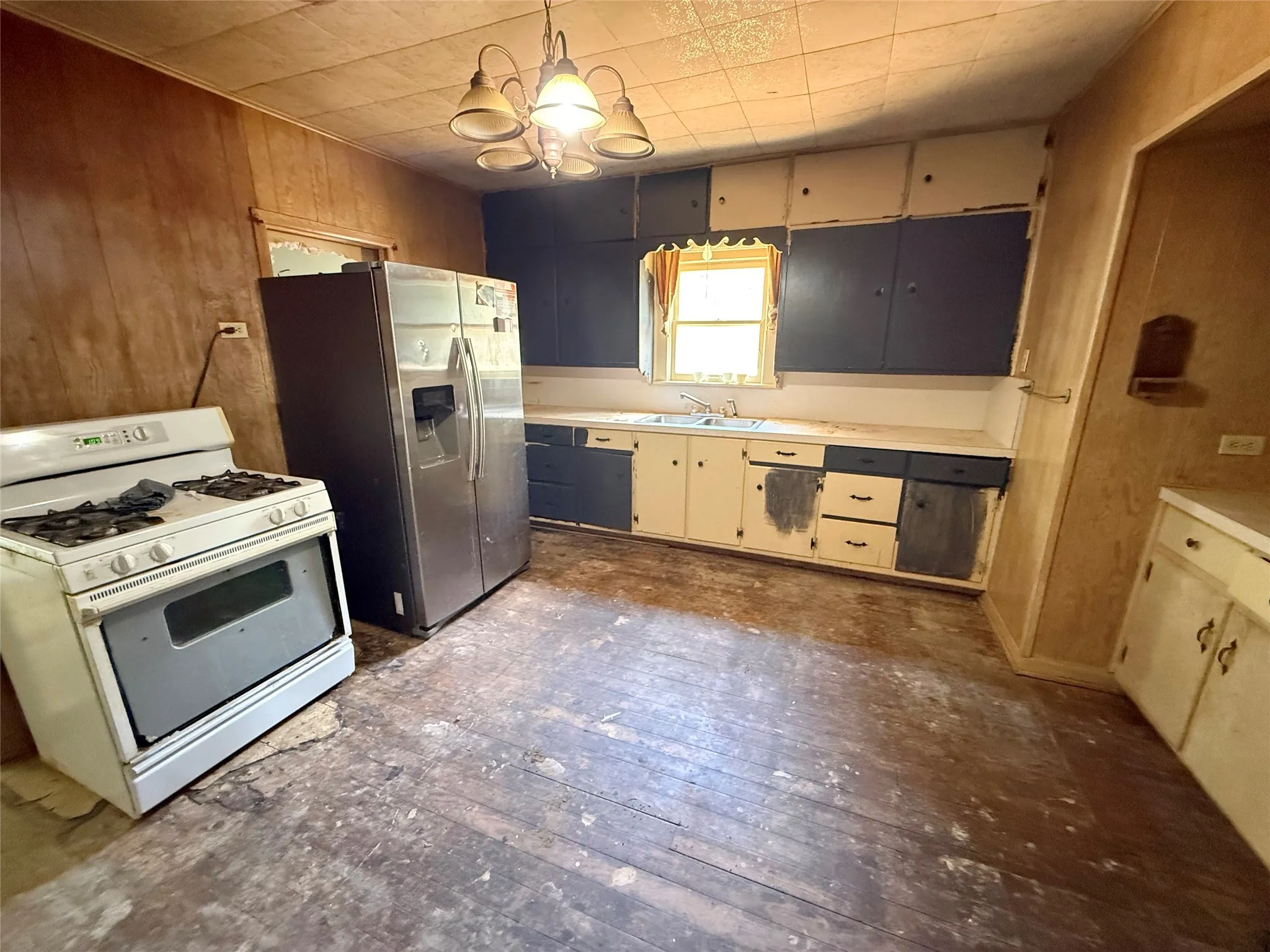Single Family Residence For Sale in Wood County , 1765 E Hwy 11 E, Winnsboro, Texas 75494, 2 Bedroom, 2 Bathroom, Garage spaces, 1,884 Sqft, built in 1970, Price $99,500, mls#21355573, Real Estate Agent in Winnsboro, Homes For Sale in Wood county, Homes For Sale in Winnsboro, Realtor in Winnsboro Texas, Real Estate Brokerage Independent Realty Texas, Luminita Cordes Realtor