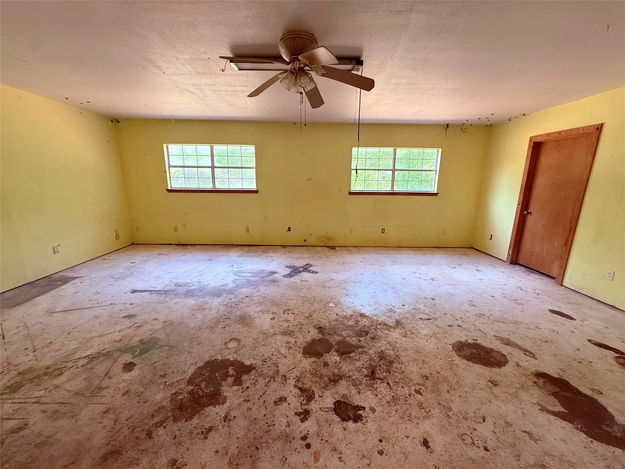 Single Family Residence For Sale in Wood County , 1765 E Hwy 11 E, Winnsboro, Texas 75494, 2 Bedroom, 2 Bathroom, Garage spaces, 1,884 Sqft, built in 1970, Price $99,500, mls#21355573, Real Estate Agent in Winnsboro, Homes For Sale in Wood county, Homes For Sale in Winnsboro, Realtor in Winnsboro Texas, Real Estate Brokerage Independent Realty Texas, Luminita Cordes Realtor