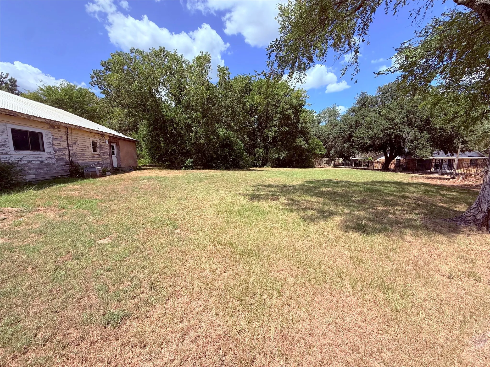 Single Family Residence For Sale in Wood County , 1765 E Hwy 11 E, Winnsboro, Texas 75494, 2 Bedroom, 2 Bathroom, Garage spaces, 1,884 Sqft, built in 1970, Price $99,500, mls#21355573, Real Estate Agent in Winnsboro, Homes For Sale in Wood county, Homes For Sale in Winnsboro, Realtor in Winnsboro Texas, Real Estate Brokerage Independent Realty Texas, Luminita Cordes Realtor