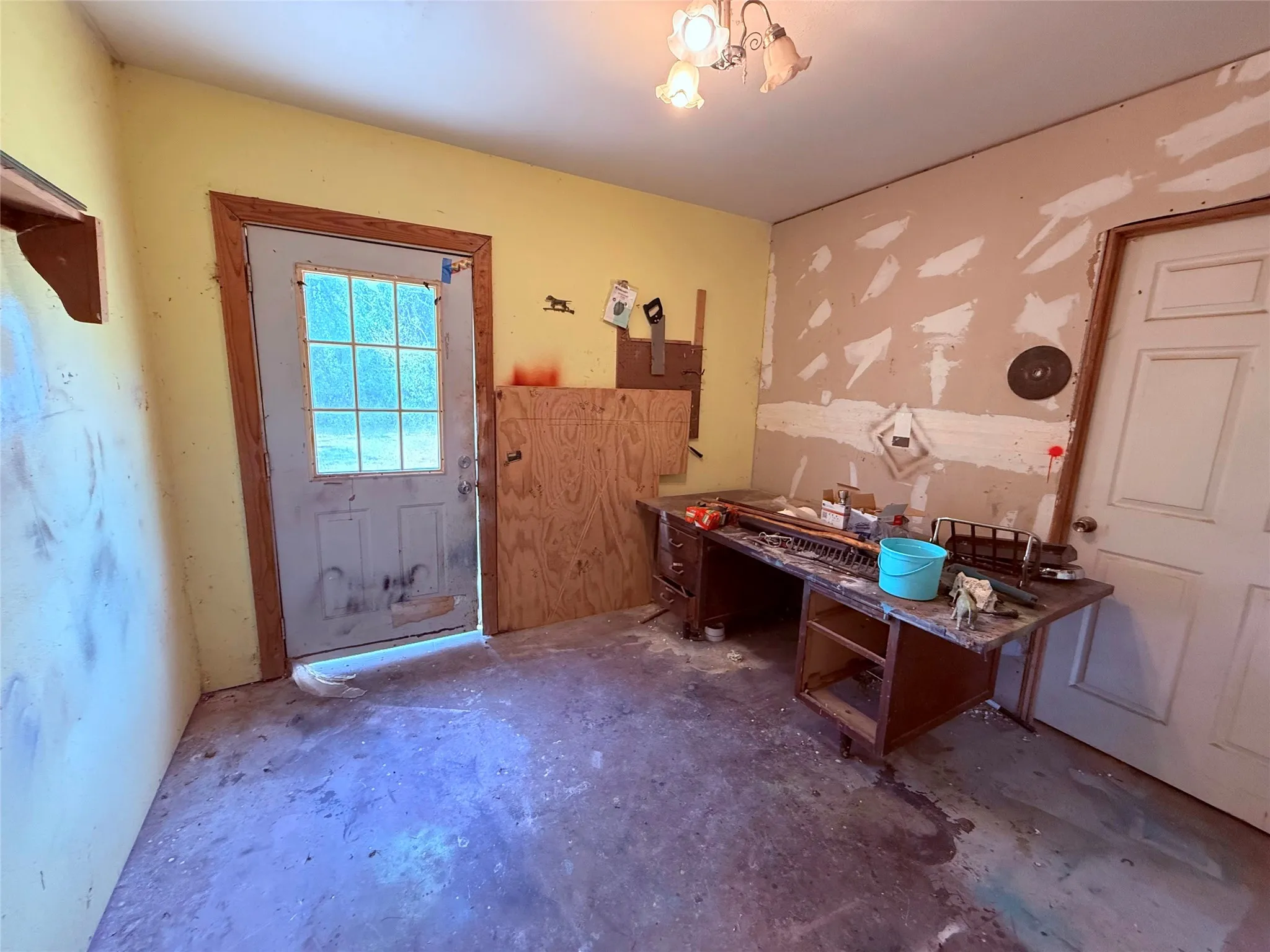 Single Family Residence For Sale in Wood County , 1765 E Hwy 11 E, Winnsboro, Texas 75494, 2 Bedroom, 2 Bathroom, Garage spaces, 1,884 Sqft, built in 1970, Price $99,500, mls#21355573, Real Estate Agent in Winnsboro, Homes For Sale in Wood county, Homes For Sale in Winnsboro, Realtor in Winnsboro Texas, Real Estate Brokerage Independent Realty Texas, Luminita Cordes Realtor