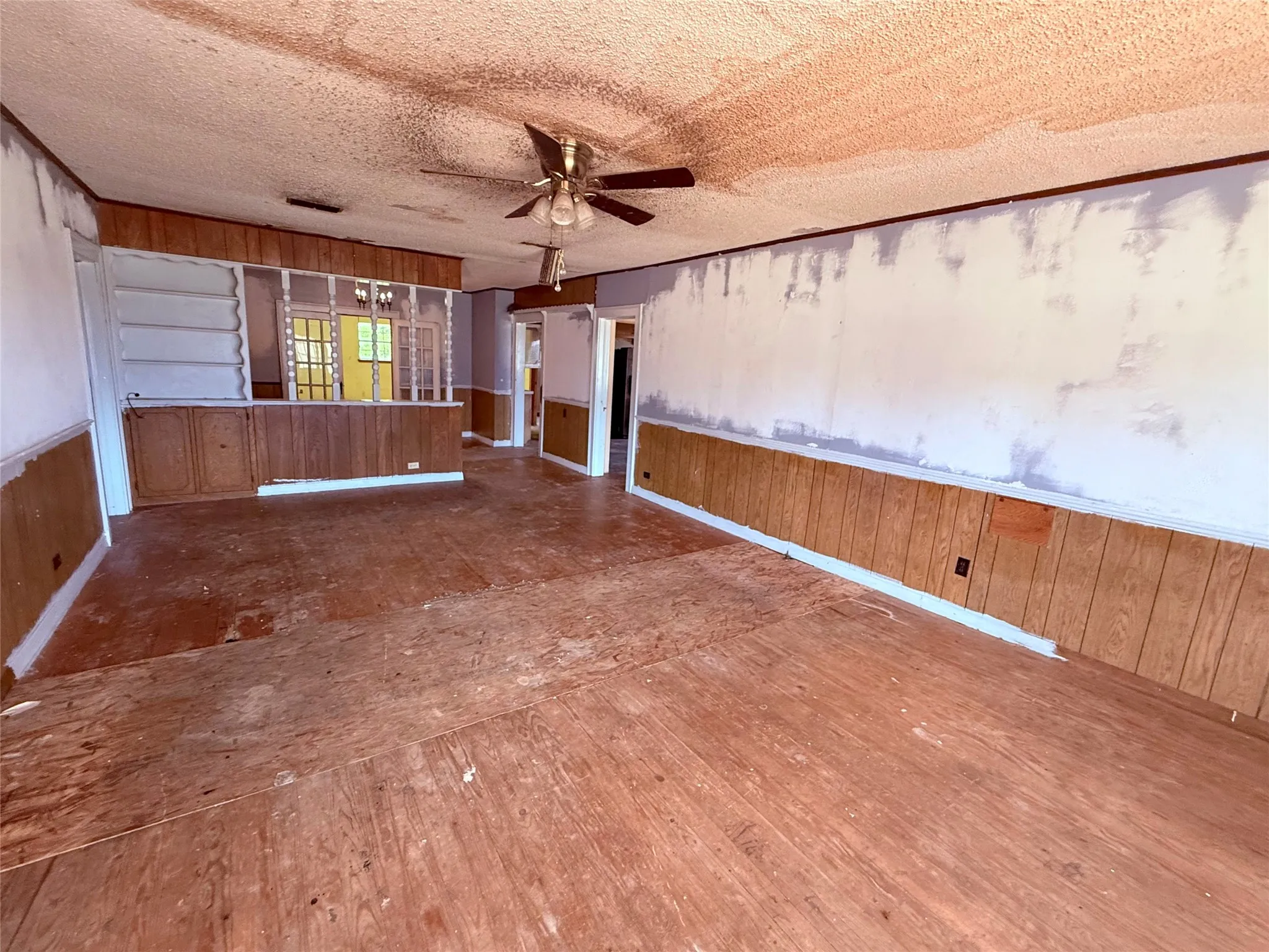 Single Family Residence For Sale in Wood County , 1765 E Hwy 11 E, Winnsboro, Texas 75494, 2 Bedroom, 2 Bathroom, Garage spaces, 1,884 Sqft, built in 1970, Price $99,500, mls#21355573, Real Estate Agent in Winnsboro, Homes For Sale in Wood county, Homes For Sale in Winnsboro, Realtor in Winnsboro Texas, Real Estate Brokerage Independent Realty Texas, Luminita Cordes Realtor