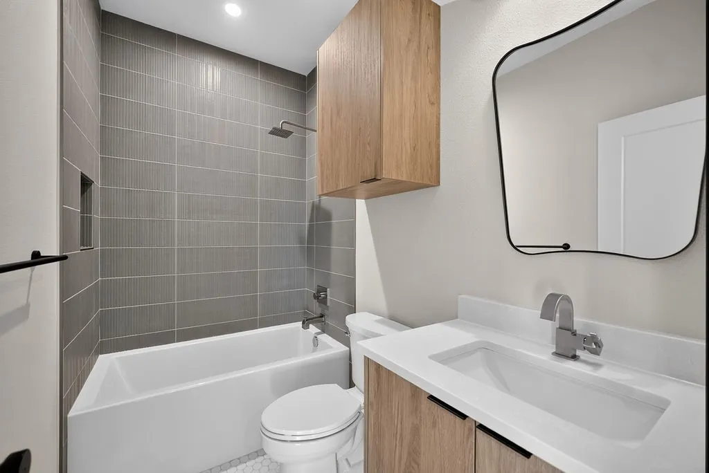 Duplex For Rent in Dallas County , 413 Graham Avenue, Dallas, Texas 75223, 3 Bedroom, 3 Bathroom, 2 Garage spaces, 2,234 Sqft, built in 2026, mls#21356472, Real Estate Agent in Dallas, Homes For Rent in Dallas county, Homes For Rent in Dallas, Realtor in Dallas Texas, Real Estate Brokerage Independent Realty Texas, Luminita Cordes Realtor