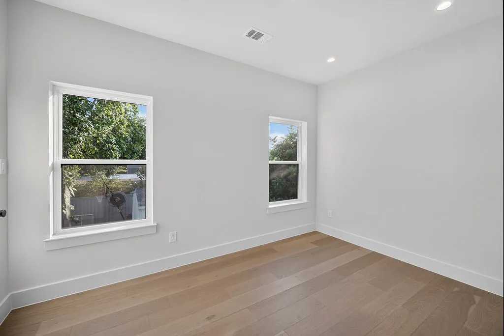 Duplex For Rent in Dallas County , 413 Graham Avenue, Dallas, Texas 75223, 3 Bedroom, 3 Bathroom, 2 Garage spaces, 2,234 Sqft, built in 2026, mls#21356472, Real Estate Agent in Dallas, Homes For Rent in Dallas county, Homes For Rent in Dallas, Realtor in Dallas Texas, Real Estate Brokerage Independent Realty Texas, Luminita Cordes Realtor