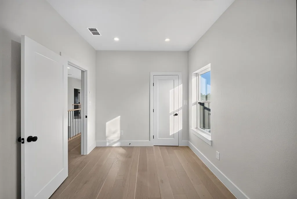Duplex For Rent in Dallas County , 413 Graham Avenue, Dallas, Texas 75223, 3 Bedroom, 3 Bathroom, 2 Garage spaces, 2,234 Sqft, built in 2026, mls#21356472, Real Estate Agent in Dallas, Homes For Rent in Dallas county, Homes For Rent in Dallas, Realtor in Dallas Texas, Real Estate Brokerage Independent Realty Texas, Luminita Cordes Realtor