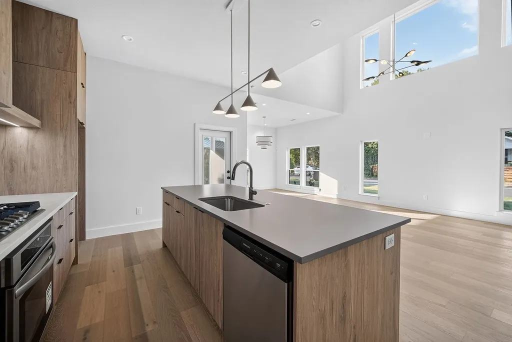 Duplex For Rent in Dallas County , 413 Graham Avenue, Dallas, Texas 75223, 3 Bedroom, 3 Bathroom, 2 Garage spaces, 2,234 Sqft, built in 2026, mls#21356472, Real Estate Agent in Dallas, Homes For Rent in Dallas county, Homes For Rent in Dallas, Realtor in Dallas Texas, Real Estate Brokerage Independent Realty Texas, Luminita Cordes Realtor