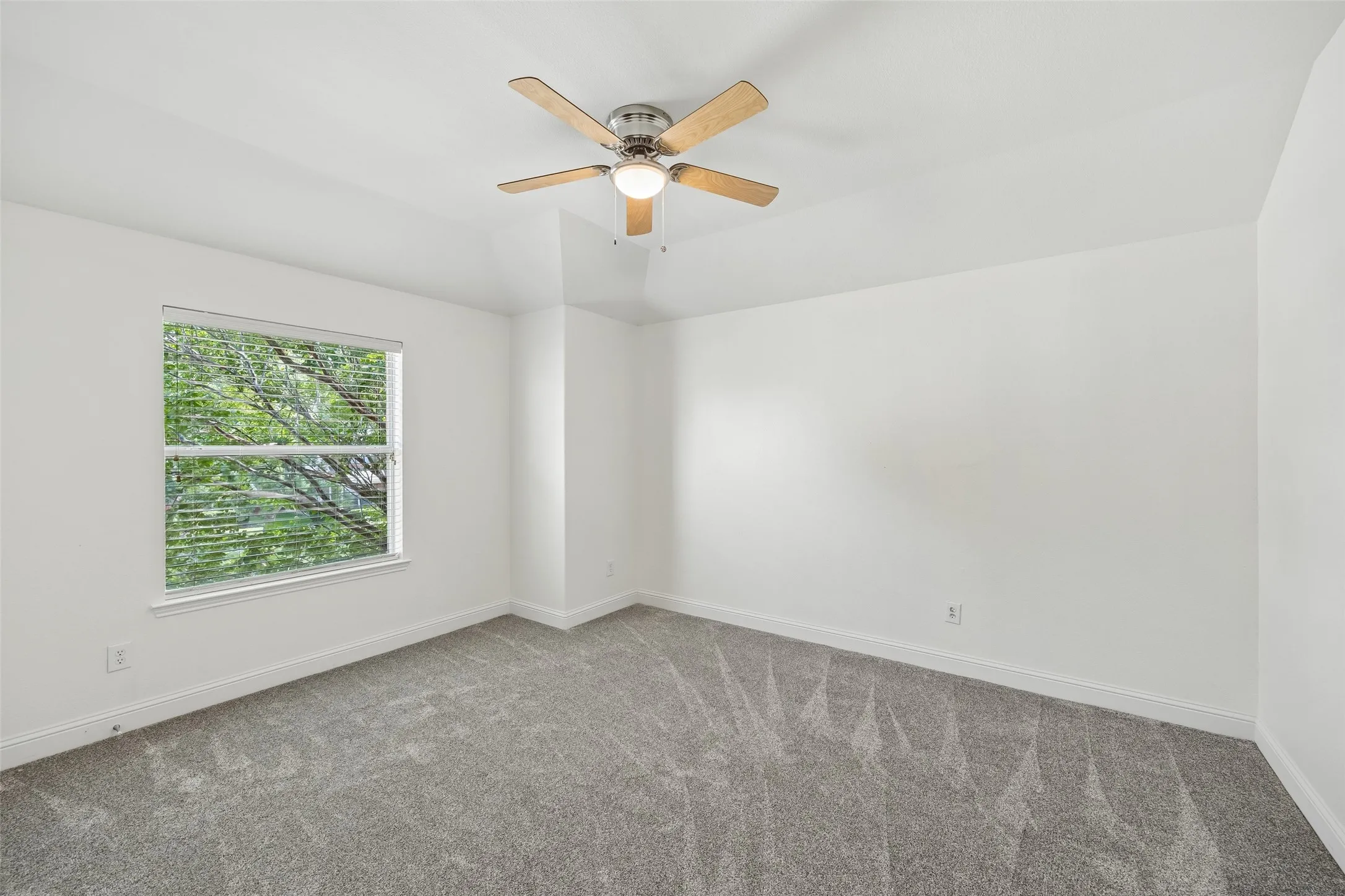 Single Family Residence For Sale in Rockwall County , 3605 Hawthorne Trail, Rockwall, Texas 75032, 4 Bedroom, 3 Bathroom, 2 Garage spaces, 2,738 Sqft, built in 2007, mls#21353575, Real Estate Agent in Rockwall, Homes For Sale in Rockwall county, Homes For Sale in Rockwall, Realtor in Rockwall Texas, Real Estate Brokerage Independent Realty Texas, Luminita Cordes Realtor