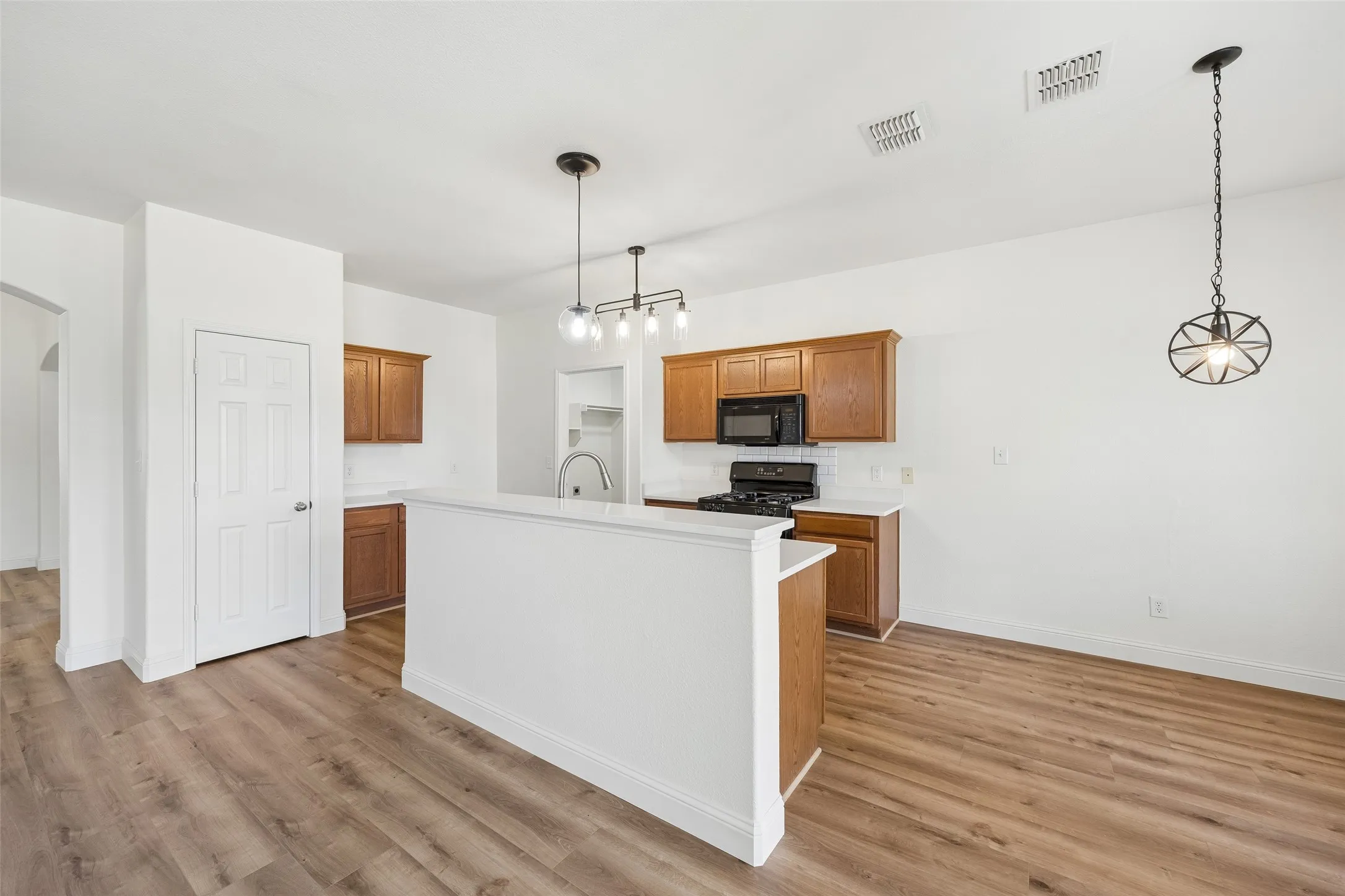 Single Family Residence For Sale in Rockwall County , 3605 Hawthorne Trail, Rockwall, Texas 75032, 4 Bedroom, 3 Bathroom, 2 Garage spaces, 2,738 Sqft, built in 2007, mls#21353575, Real Estate Agent in Rockwall, Homes For Sale in Rockwall county, Homes For Sale in Rockwall, Realtor in Rockwall Texas, Real Estate Brokerage Independent Realty Texas, Luminita Cordes Realtor