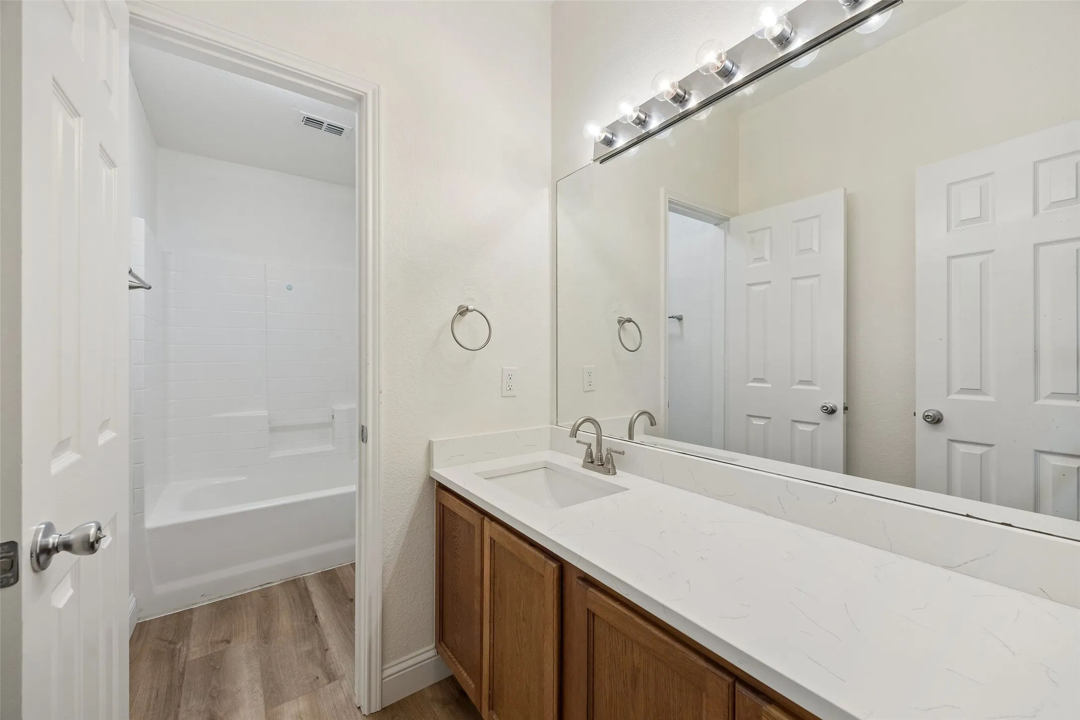 Single Family Residence For Sale in Rockwall County , 3605 Hawthorne Trail, Rockwall, Texas 75032, 4 Bedroom, 3 Bathroom, 2 Garage spaces, 2,738 Sqft, built in 2007, mls#21353575, Real Estate Agent in Rockwall, Homes For Sale in Rockwall county, Homes For Sale in Rockwall, Realtor in Rockwall Texas, Real Estate Brokerage Independent Realty Texas, Luminita Cordes Realtor