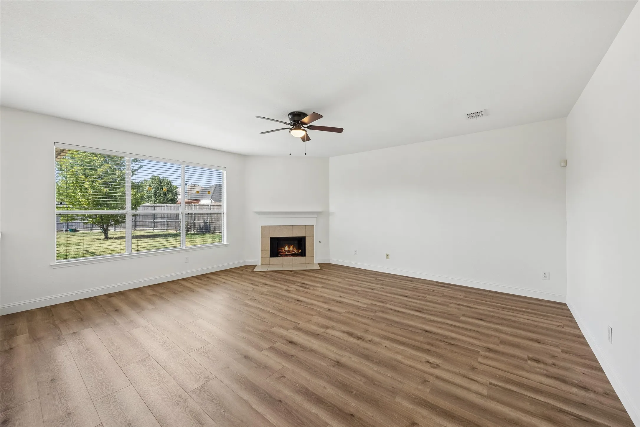 Single Family Residence For Sale in Rockwall County , 3605 Hawthorne Trail, Rockwall, Texas 75032, 4 Bedroom, 3 Bathroom, 2 Garage spaces, 2,738 Sqft, built in 2007, mls#21353575, Real Estate Agent in Rockwall, Homes For Sale in Rockwall county, Homes For Sale in Rockwall, Realtor in Rockwall Texas, Real Estate Brokerage Independent Realty Texas, Luminita Cordes Realtor