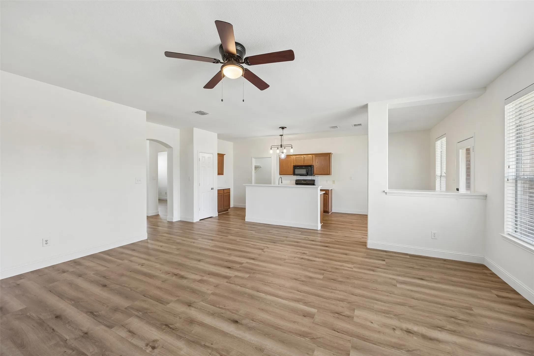 Single Family Residence For Sale in Rockwall County , 3605 Hawthorne Trail, Rockwall, Texas 75032, 4 Bedroom, 3 Bathroom, 2 Garage spaces, 2,738 Sqft, built in 2007, mls#21353575, Real Estate Agent in Rockwall, Homes For Sale in Rockwall county, Homes For Sale in Rockwall, Realtor in Rockwall Texas, Real Estate Brokerage Independent Realty Texas, Luminita Cordes Realtor