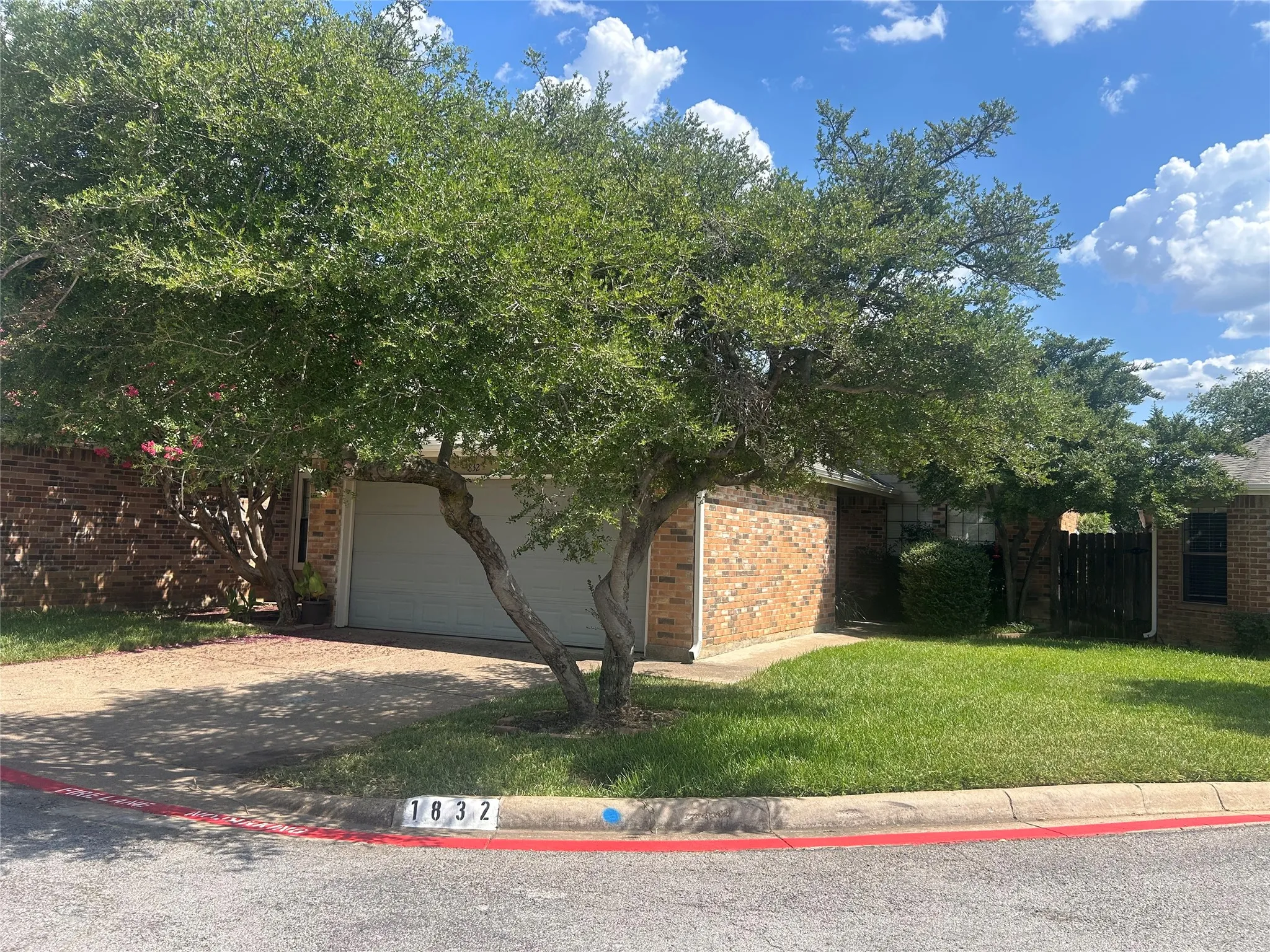 Townhouse For Rent in Tarrant County , 1832 Maplewood Trail, Colleyville, Texas 76034, 3 Bedroom, 2 Bathroom, 2 Garage spaces, 1,191 Sqft, built in 1986, mls#21355879, Real Estate Agent in Colleyville, Homes For Rent in Tarrant county, Homes For Rent in Colleyville, Realtor in Colleyville Texas, Real Estate Brokerage Independent Realty Texas, Luminita Cordes Realtor