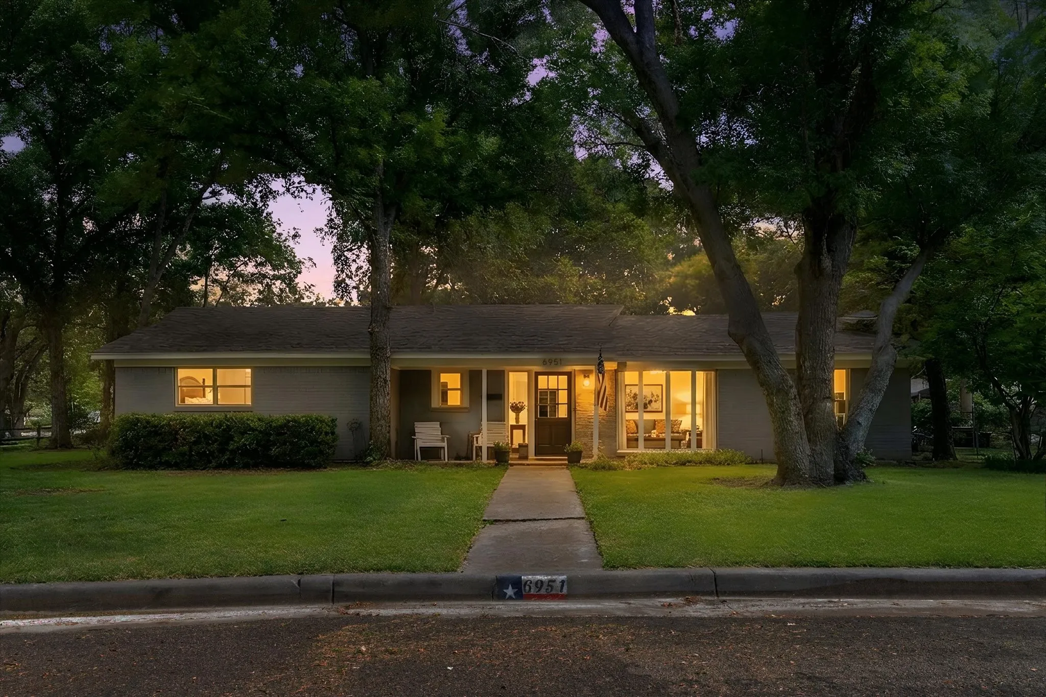 Single Family Residence For Sale in Tarrant County , 6951 Pinon Street, Fort Worth, Texas 76116, 3 Bedroom, 3 Bathroom, 2 Garage spaces, 1,739 Sqft, built in 1961, mls#21355025, Real Estate Agent in Fort Worth, Homes For Sale in Tarrant county, Homes For Sale in Fort Worth, Realtor in Fort Worth Texas, Real Estate Brokerage Independent Realty Texas, Luminita Cordes Realtor