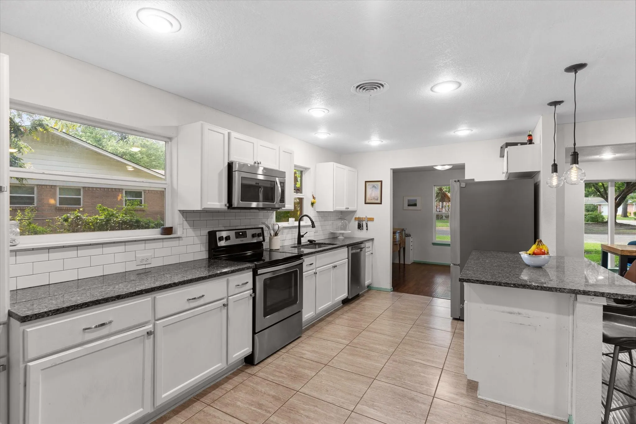 Single Family Residence For Sale in Tarrant County , 6951 Pinon Street, Fort Worth, Texas 76116, 3 Bedroom, 3 Bathroom, 2 Garage spaces, 1,739 Sqft, built in 1961, mls#21355025, Real Estate Agent in Fort Worth, Homes For Sale in Tarrant county, Homes For Sale in Fort Worth, Realtor in Fort Worth Texas, Real Estate Brokerage Independent Realty Texas, Luminita Cordes Realtor