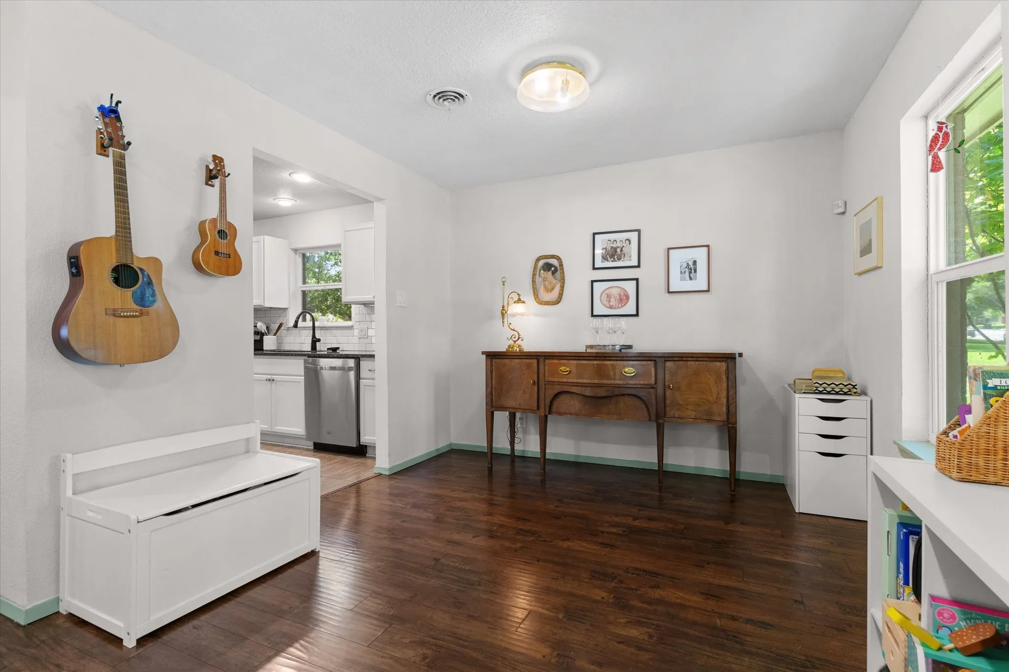 Single Family Residence For Sale in Tarrant County , 6951 Pinon Street, Fort Worth, Texas 76116, 3 Bedroom, 3 Bathroom, 2 Garage spaces, 1,739 Sqft, built in 1961, mls#21355025, Real Estate Agent in Fort Worth, Homes For Sale in Tarrant county, Homes For Sale in Fort Worth, Realtor in Fort Worth Texas, Real Estate Brokerage Independent Realty Texas, Luminita Cordes Realtor
