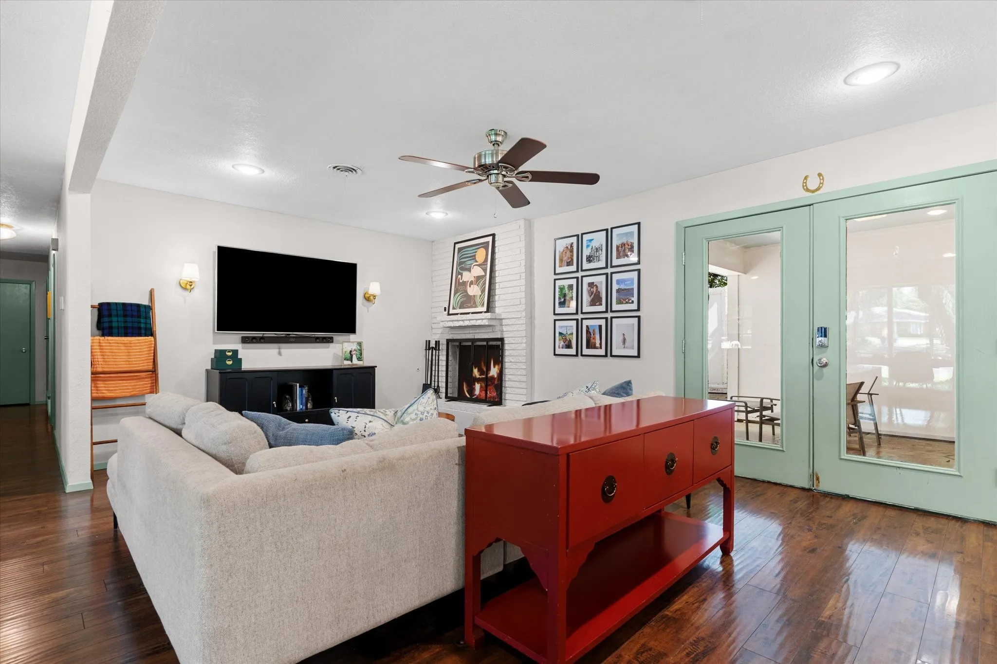 Single Family Residence For Sale in Tarrant County , 6951 Pinon Street, Fort Worth, Texas 76116, 3 Bedroom, 3 Bathroom, 2 Garage spaces, 1,739 Sqft, built in 1961, mls#21355025, Real Estate Agent in Fort Worth, Homes For Sale in Tarrant county, Homes For Sale in Fort Worth, Realtor in Fort Worth Texas, Real Estate Brokerage Independent Realty Texas, Luminita Cordes Realtor