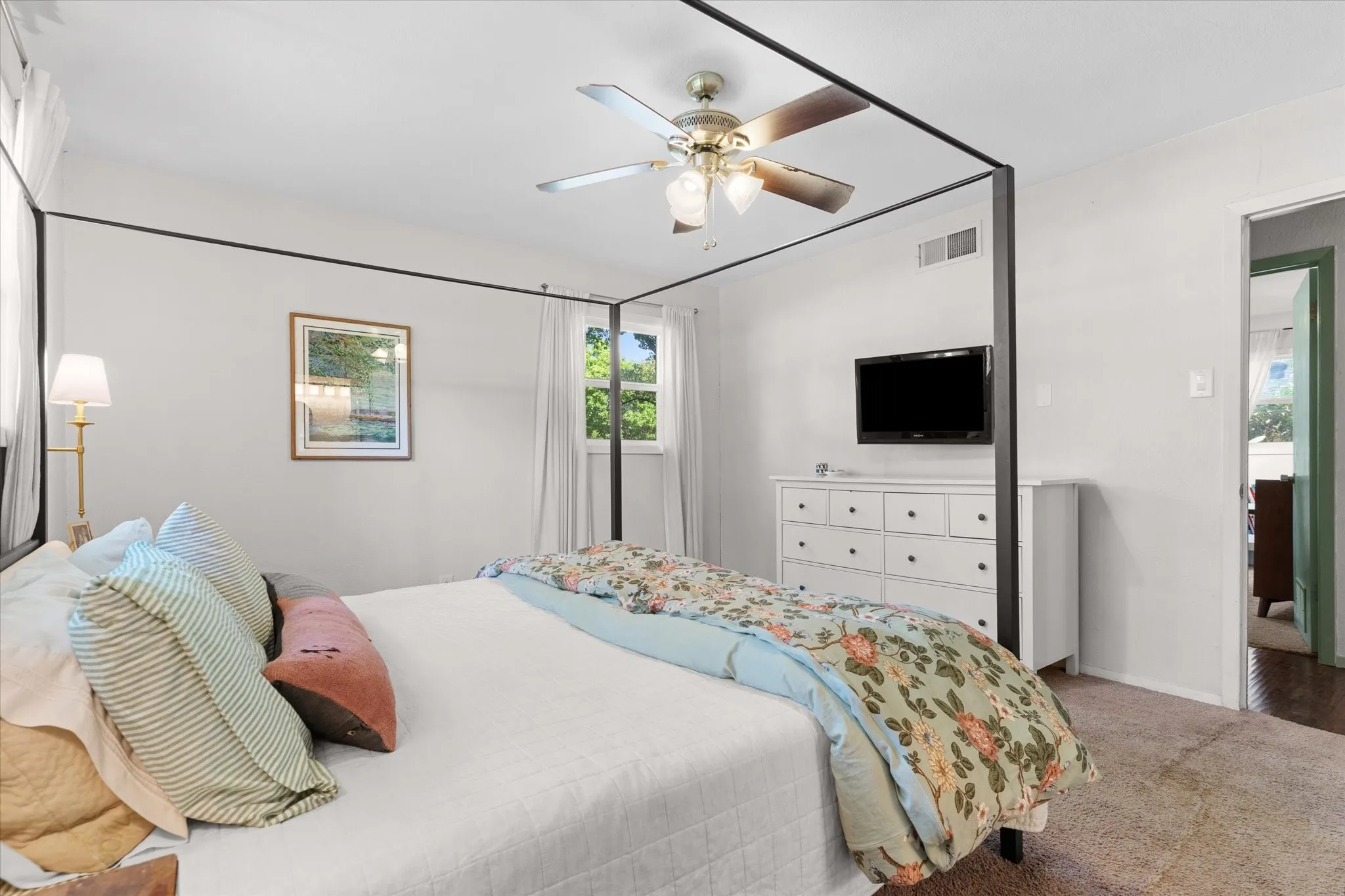 Single Family Residence For Sale in Tarrant County , 6951 Pinon Street, Fort Worth, Texas 76116, 3 Bedroom, 3 Bathroom, 2 Garage spaces, 1,739 Sqft, built in 1961, mls#21355025, Real Estate Agent in Fort Worth, Homes For Sale in Tarrant county, Homes For Sale in Fort Worth, Realtor in Fort Worth Texas, Real Estate Brokerage Independent Realty Texas, Luminita Cordes Realtor