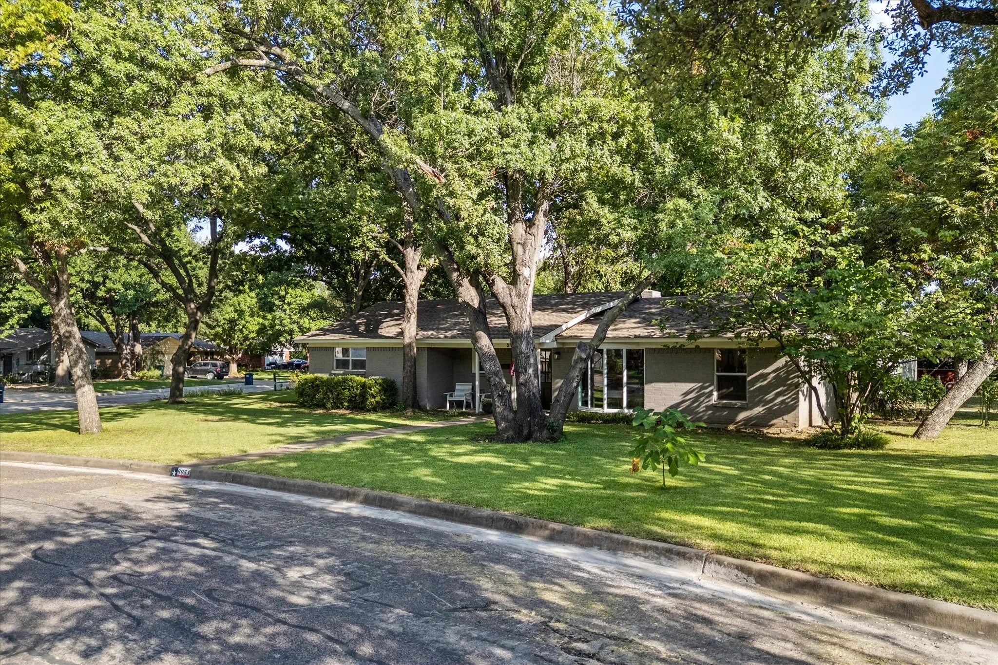 Single Family Residence For Sale in Tarrant County , 6951 Pinon Street, Fort Worth, Texas 76116, 3 Bedroom, 3 Bathroom, 2 Garage spaces, 1,739 Sqft, built in 1961, mls#21355025, Real Estate Agent in Fort Worth, Homes For Sale in Tarrant county, Homes For Sale in Fort Worth, Realtor in Fort Worth Texas, Real Estate Brokerage Independent Realty Texas, Luminita Cordes Realtor