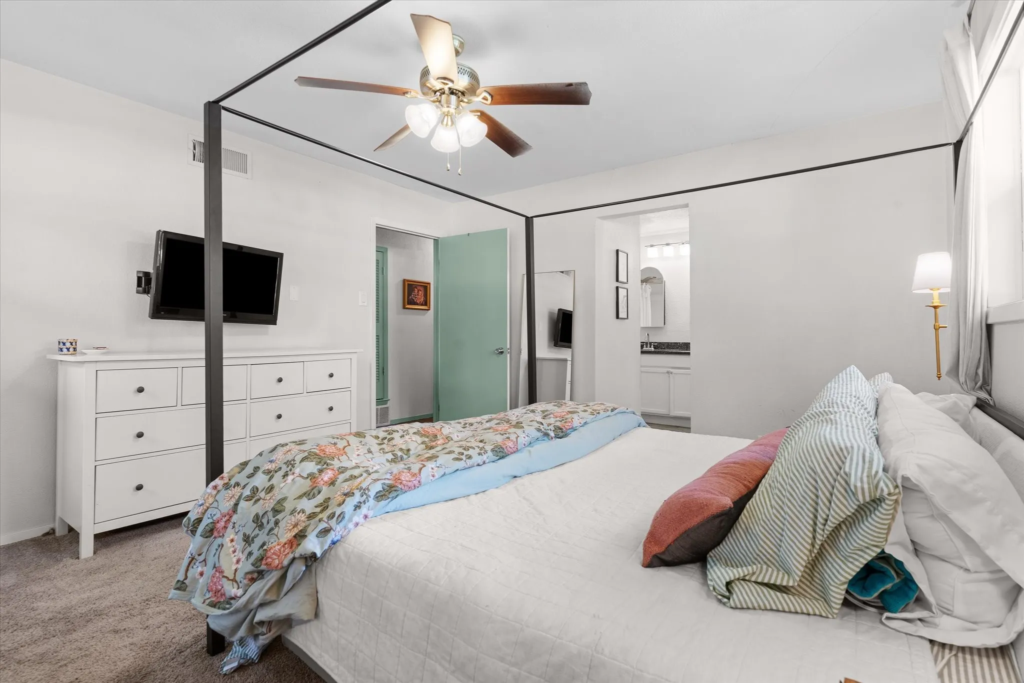 Single Family Residence For Sale in Tarrant County , 6951 Pinon Street, Fort Worth, Texas 76116, 3 Bedroom, 3 Bathroom, 2 Garage spaces, 1,739 Sqft, built in 1961, mls#21355025, Real Estate Agent in Fort Worth, Homes For Sale in Tarrant county, Homes For Sale in Fort Worth, Realtor in Fort Worth Texas, Real Estate Brokerage Independent Realty Texas, Luminita Cordes Realtor