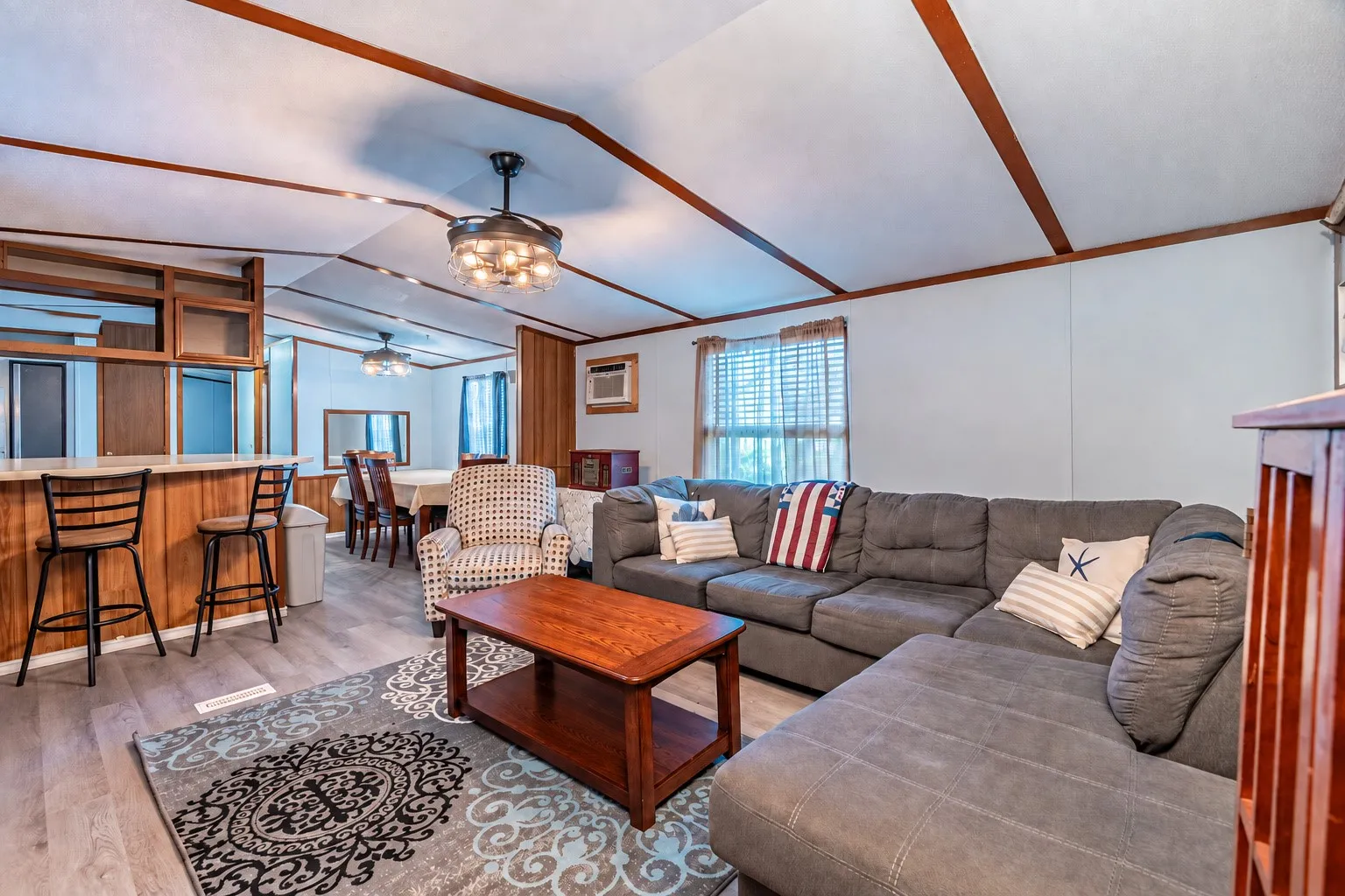 Mobile Home For Sale in Hood County , 4217 Cottonwood Drive, Granbury, Texas 76048, 2 Bedroom, 2 Bathroom, Garage spaces, 1,056 Sqft, built in 1986, mls#21349179, Real Estate Agent in Granbury, Homes For Sale in Hood county, Homes For Sale in Granbury, Realtor in Granbury Texas, Real Estate Brokerage Independent Realty Texas, Luminita Cordes Realtor