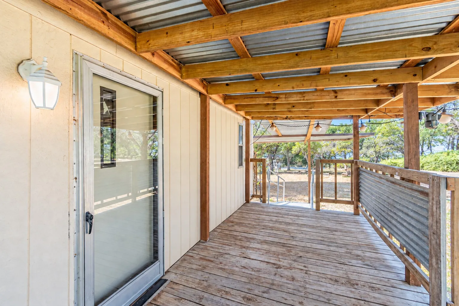 Mobile Home For Sale in Hood County , 4217 Cottonwood Drive, Granbury, Texas 76048, 2 Bedroom, 2 Bathroom, Garage spaces, 1,056 Sqft, built in 1986, mls#21349179, Real Estate Agent in Granbury, Homes For Sale in Hood county, Homes For Sale in Granbury, Realtor in Granbury Texas, Real Estate Brokerage Independent Realty Texas, Luminita Cordes Realtor
