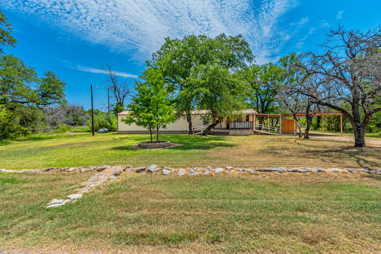 Mobile Home For Sale in Hood County , 4217 Cottonwood Drive, Granbury, Texas 76048, 2 Bedroom, 2 Bathroom, Garage spaces, 1,056 Sqft, built in 1986, mls#21349179, Real Estate Agent in Granbury, Homes For Sale in Hood county, Homes For Sale in Granbury, Realtor in Granbury Texas, Real Estate Brokerage Independent Realty Texas, Luminita Cordes Realtor