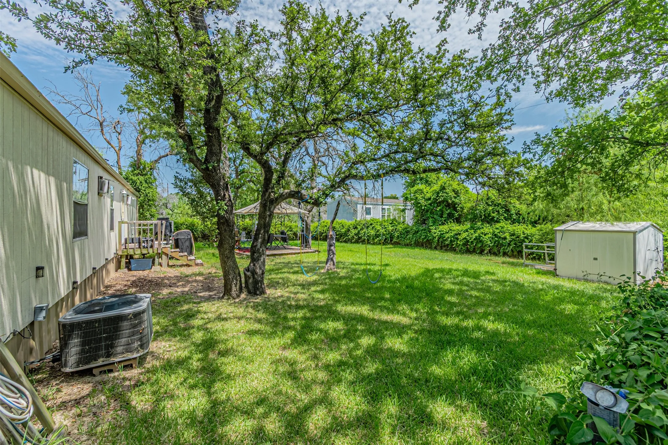 Mobile Home For Sale in Hood County , 4217 Cottonwood Drive, Granbury, Texas 76048, 2 Bedroom, 2 Bathroom, Garage spaces, 1,056 Sqft, built in 1986, mls#21349179, Real Estate Agent in Granbury, Homes For Sale in Hood county, Homes For Sale in Granbury, Realtor in Granbury Texas, Real Estate Brokerage Independent Realty Texas, Luminita Cordes Realtor