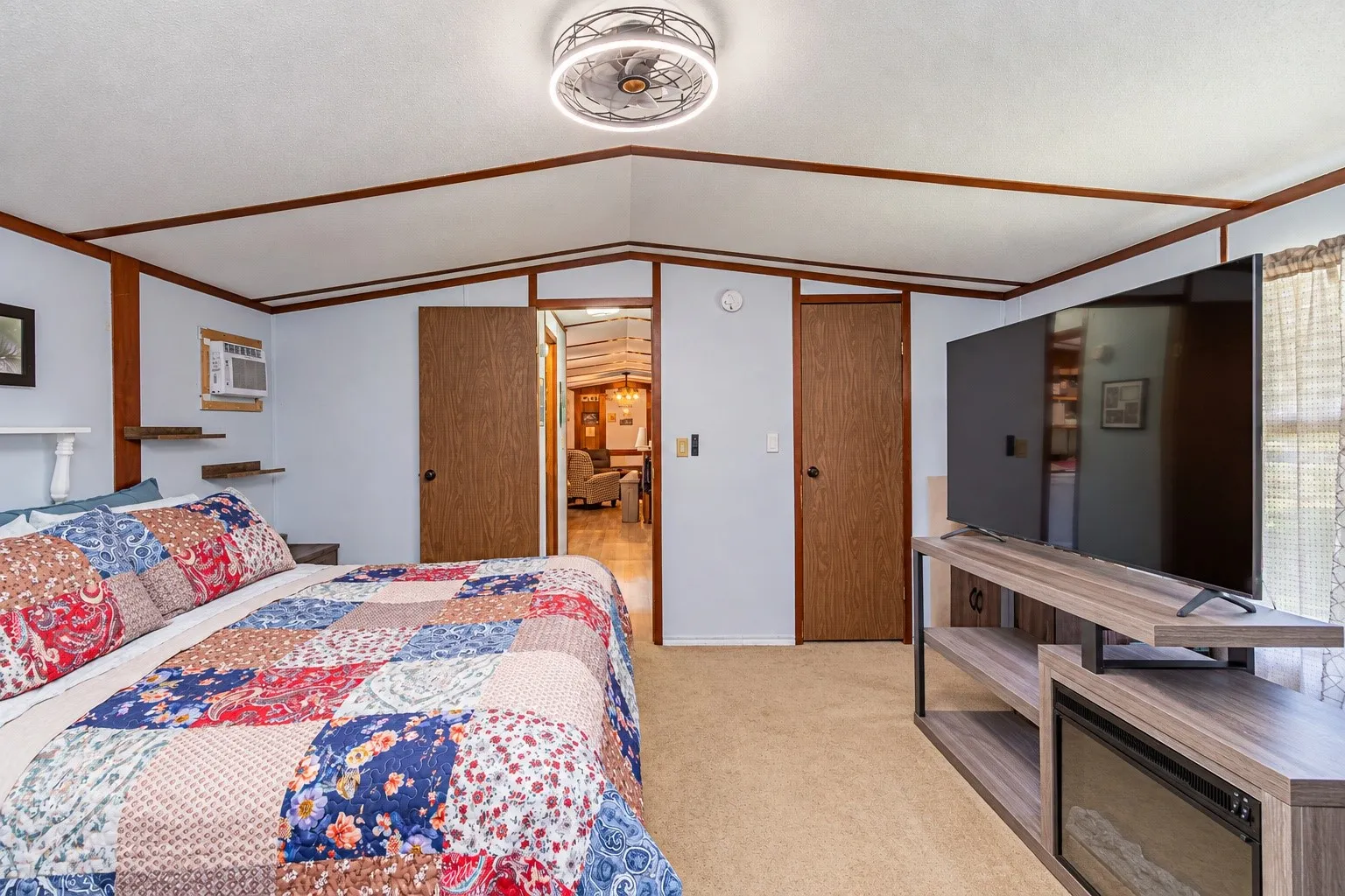 Mobile Home For Sale in Hood County , 4217 Cottonwood Drive, Granbury, Texas 76048, 2 Bedroom, 2 Bathroom, Garage spaces, 1,056 Sqft, built in 1986, mls#21349179, Real Estate Agent in Granbury, Homes For Sale in Hood county, Homes For Sale in Granbury, Realtor in Granbury Texas, Real Estate Brokerage Independent Realty Texas, Luminita Cordes Realtor