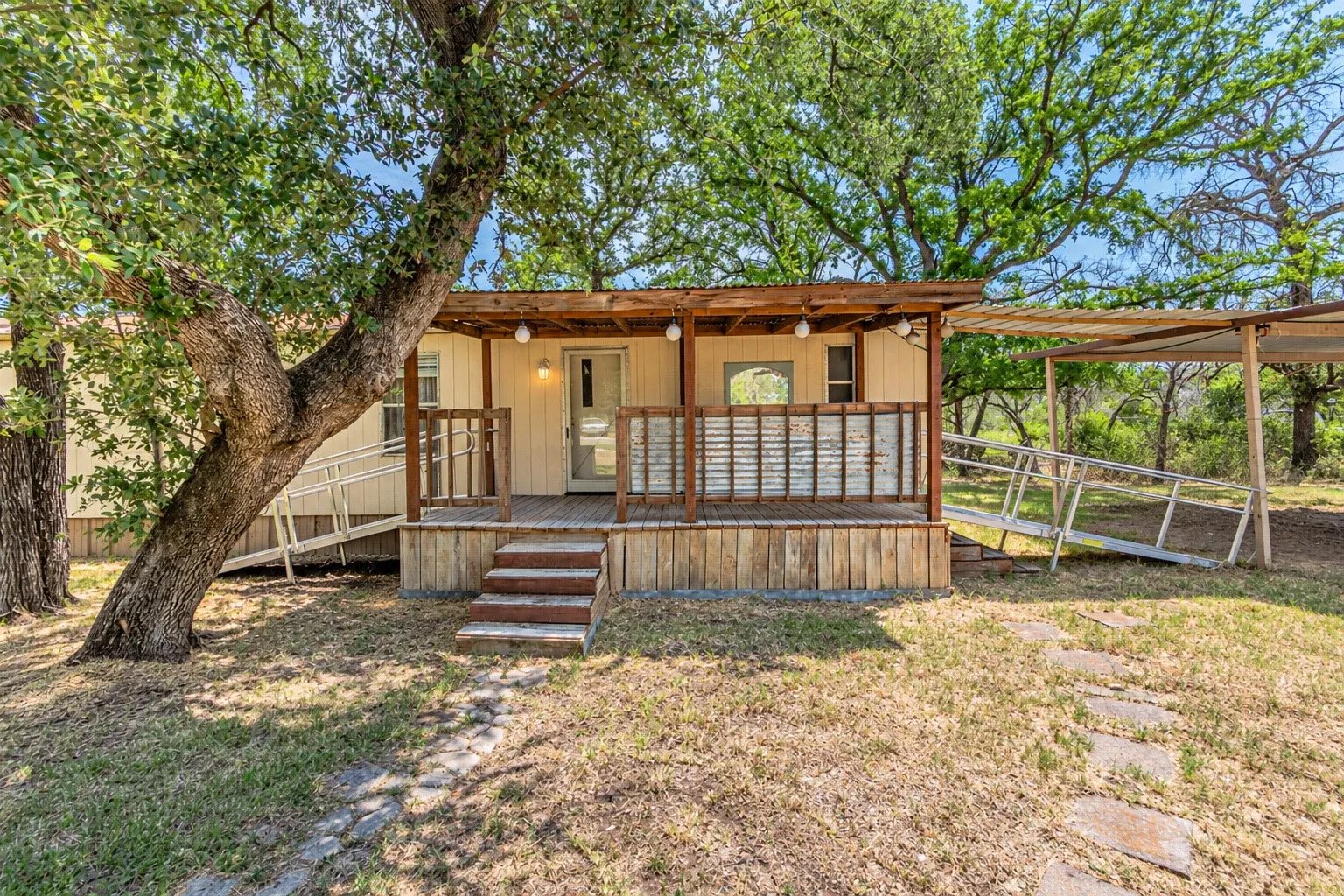 Mobile Home For Sale in Hood County , 4217 Cottonwood Drive, Granbury, Texas 76048, 2 Bedroom, 2 Bathroom, Garage spaces, 1,056 Sqft, built in 1986, mls#21349179, Real Estate Agent in Granbury, Homes For Sale in Hood county, Homes For Sale in Granbury, Realtor in Granbury Texas, Real Estate Brokerage Independent Realty Texas, Luminita Cordes Realtor