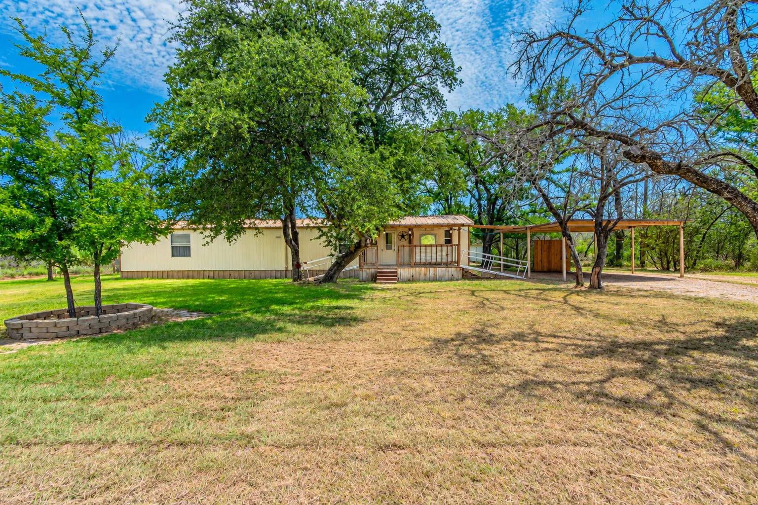 Mobile Home For Sale in Hood County , 4217 Cottonwood Drive, Granbury, Texas 76048, 2 Bedroom, 2 Bathroom, Garage spaces, 1,056 Sqft, built in 1986, mls#21349179, Real Estate Agent in Granbury, Homes For Sale in Hood county, Homes For Sale in Granbury, Realtor in Granbury Texas, Real Estate Brokerage Independent Realty Texas, Luminita Cordes Realtor
