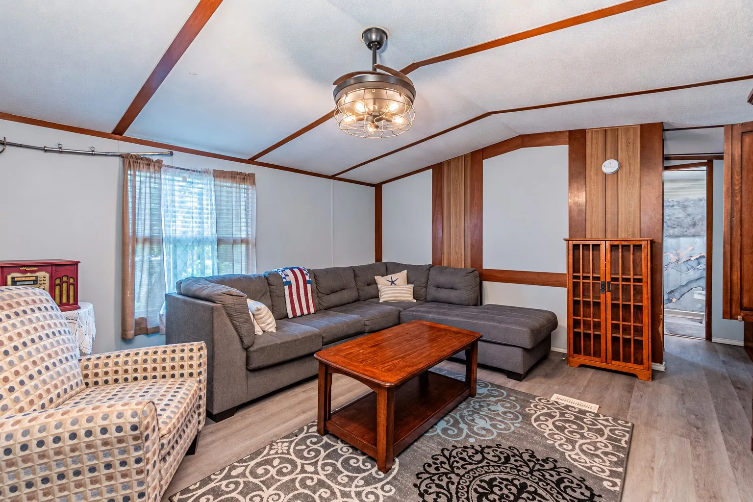Mobile Home For Sale in Hood County , 4217 Cottonwood Drive, Granbury, Texas 76048, 2 Bedroom, 2 Bathroom, Garage spaces, 1,056 Sqft, built in 1986, mls#21349179, Real Estate Agent in Granbury, Homes For Sale in Hood county, Homes For Sale in Granbury, Realtor in Granbury Texas, Real Estate Brokerage Independent Realty Texas, Luminita Cordes Realtor