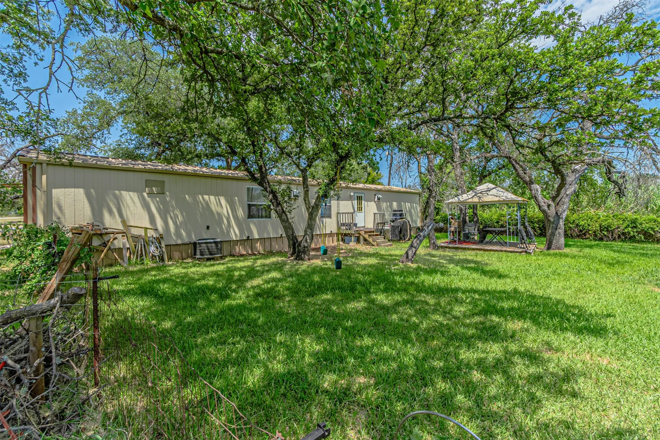 Mobile Home For Sale in Hood County , 4217 Cottonwood Drive, Granbury, Texas 76048, 2 Bedroom, 2 Bathroom, Garage spaces, 1,056 Sqft, built in 1986, mls#21349179, Real Estate Agent in Granbury, Homes For Sale in Hood county, Homes For Sale in Granbury, Realtor in Granbury Texas, Real Estate Brokerage Independent Realty Texas, Luminita Cordes Realtor