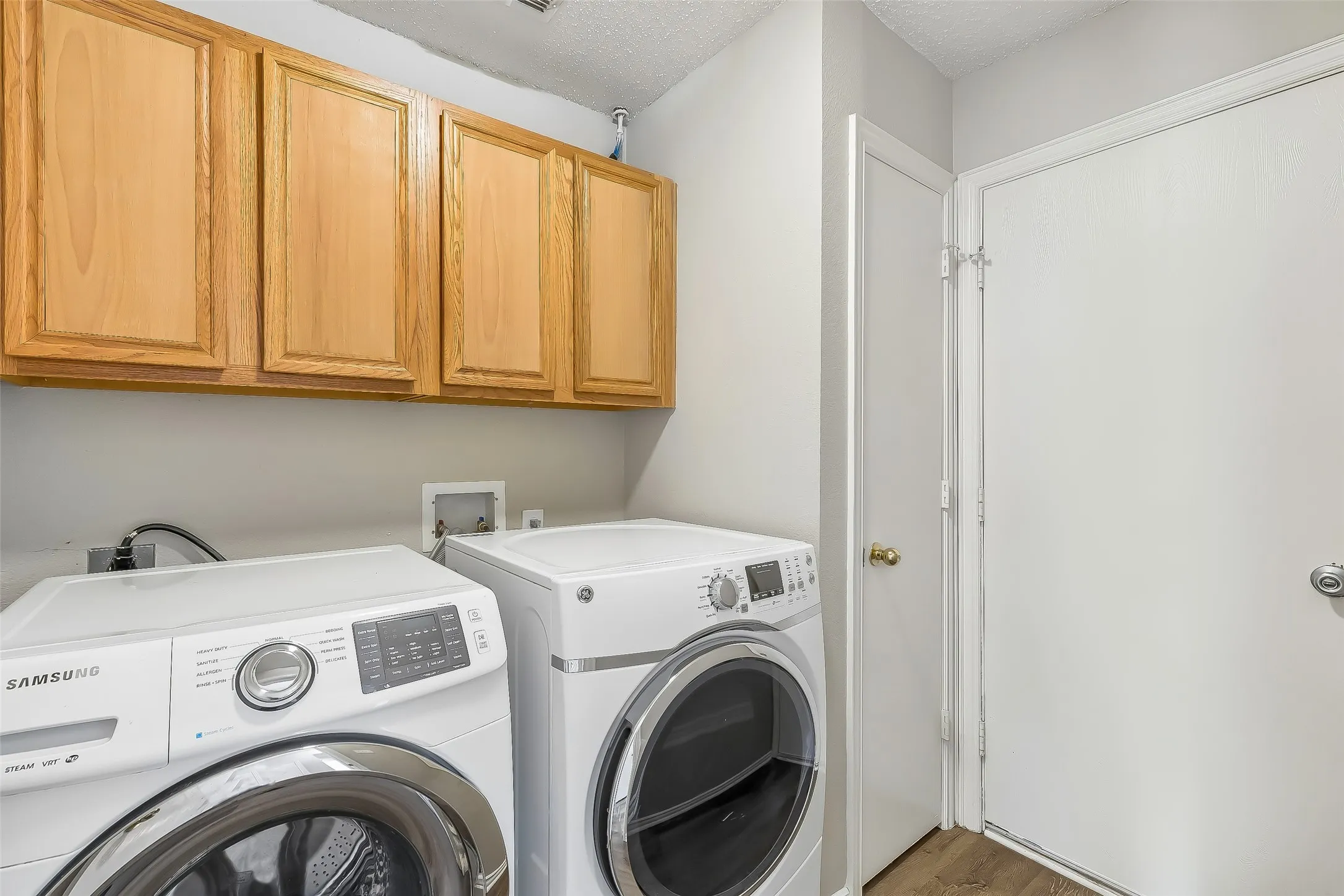 Single Family Residence For Sale in Denton County , 2012 Lake Pointe Drive, Little Elm, Texas 75068, 3 Bedroom, 2 Bathroom, 2 Garage spaces, 1,419 Sqft, built in 1999, mls#21349918, Real Estate Agent in Little Elm, Homes For Sale in Denton county, Homes For Sale in Little Elm, Realtor in Little Elm Texas, Real Estate Brokerage Independent Realty Texas, Luminita Cordes Realtor