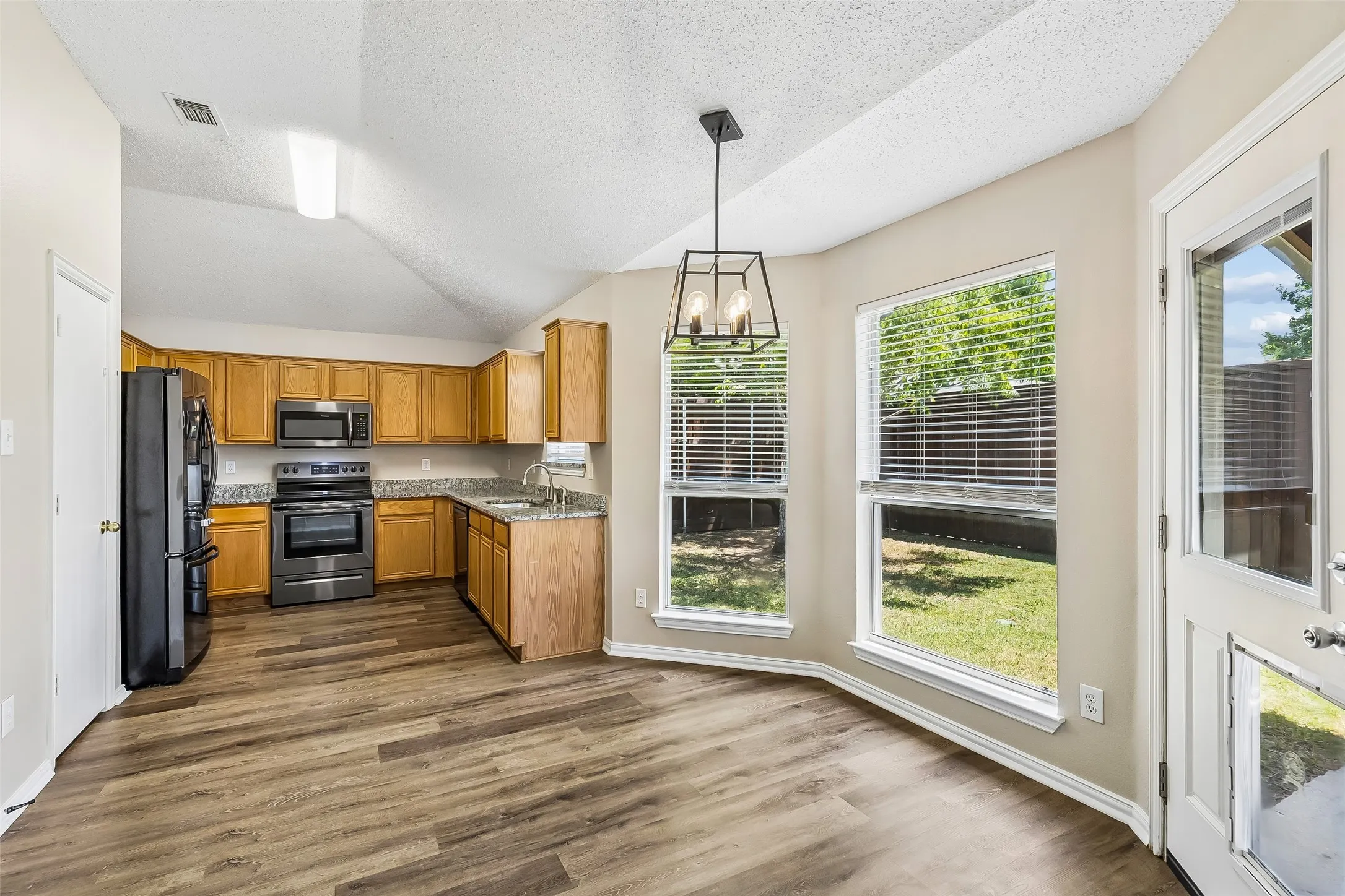 Single Family Residence For Sale in Denton County , 2012 Lake Pointe Drive, Little Elm, Texas 75068, 3 Bedroom, 2 Bathroom, 2 Garage spaces, 1,419 Sqft, built in 1999, mls#21349918, Real Estate Agent in Little Elm, Homes For Sale in Denton county, Homes For Sale in Little Elm, Realtor in Little Elm Texas, Real Estate Brokerage Independent Realty Texas, Luminita Cordes Realtor