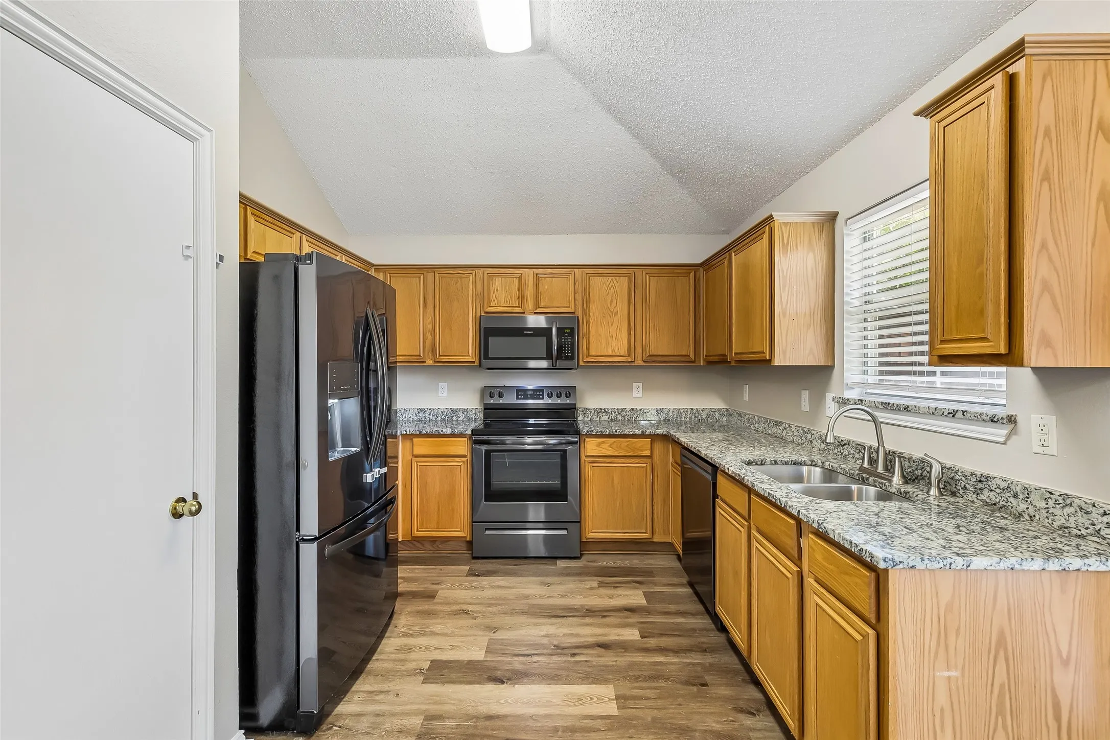 Single Family Residence For Sale in Denton County , 2012 Lake Pointe Drive, Little Elm, Texas 75068, 3 Bedroom, 2 Bathroom, 2 Garage spaces, 1,419 Sqft, built in 1999, mls#21349918, Real Estate Agent in Little Elm, Homes For Sale in Denton county, Homes For Sale in Little Elm, Realtor in Little Elm Texas, Real Estate Brokerage Independent Realty Texas, Luminita Cordes Realtor