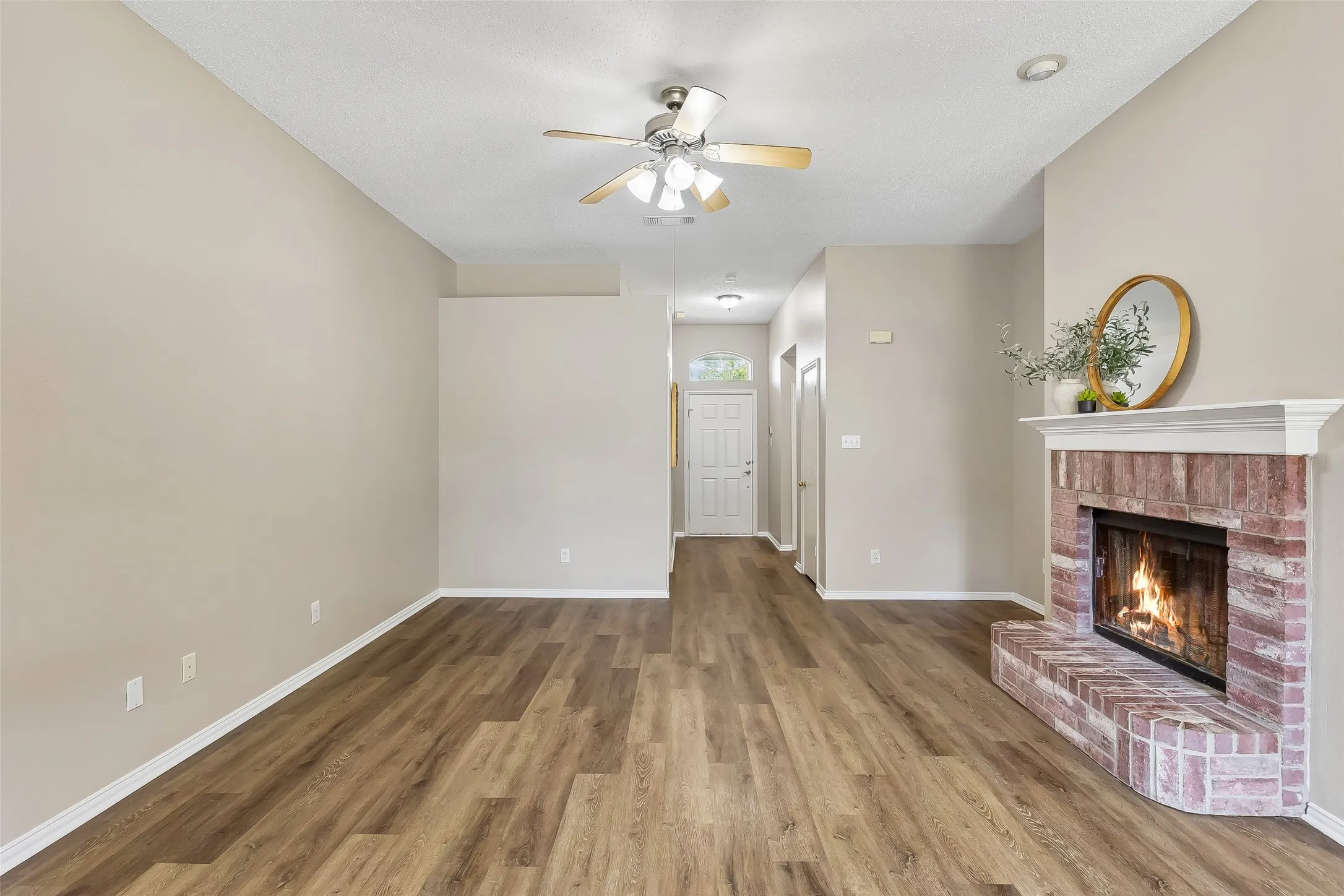 Single Family Residence For Sale in Denton County , 2012 Lake Pointe Drive, Little Elm, Texas 75068, 3 Bedroom, 2 Bathroom, 2 Garage spaces, 1,419 Sqft, built in 1999, mls#21349918, Real Estate Agent in Little Elm, Homes For Sale in Denton county, Homes For Sale in Little Elm, Realtor in Little Elm Texas, Real Estate Brokerage Independent Realty Texas, Luminita Cordes Realtor