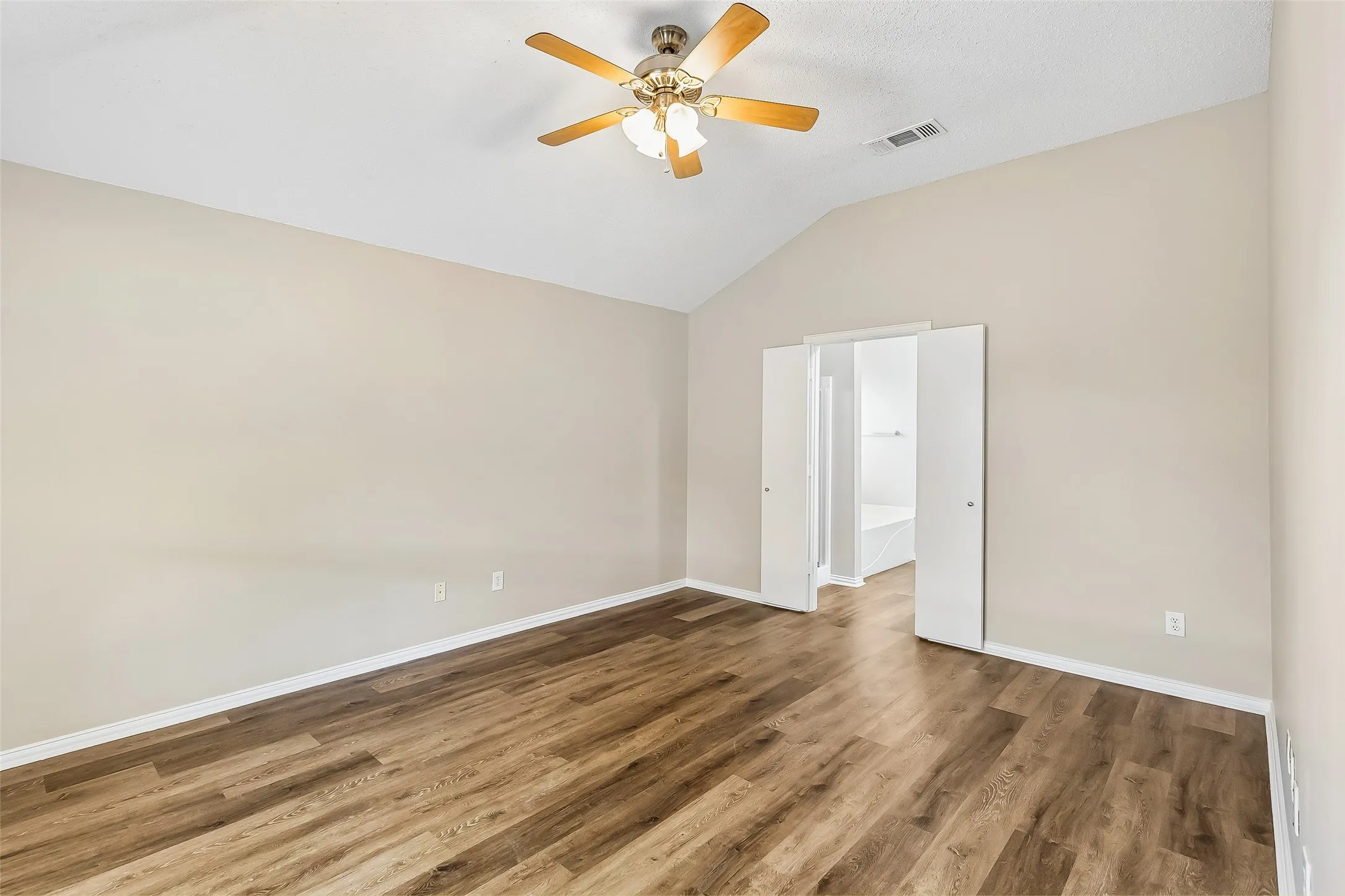Single Family Residence For Sale in Denton County , 2012 Lake Pointe Drive, Little Elm, Texas 75068, 3 Bedroom, 2 Bathroom, 2 Garage spaces, 1,419 Sqft, built in 1999, mls#21349918, Real Estate Agent in Little Elm, Homes For Sale in Denton county, Homes For Sale in Little Elm, Realtor in Little Elm Texas, Real Estate Brokerage Independent Realty Texas, Luminita Cordes Realtor