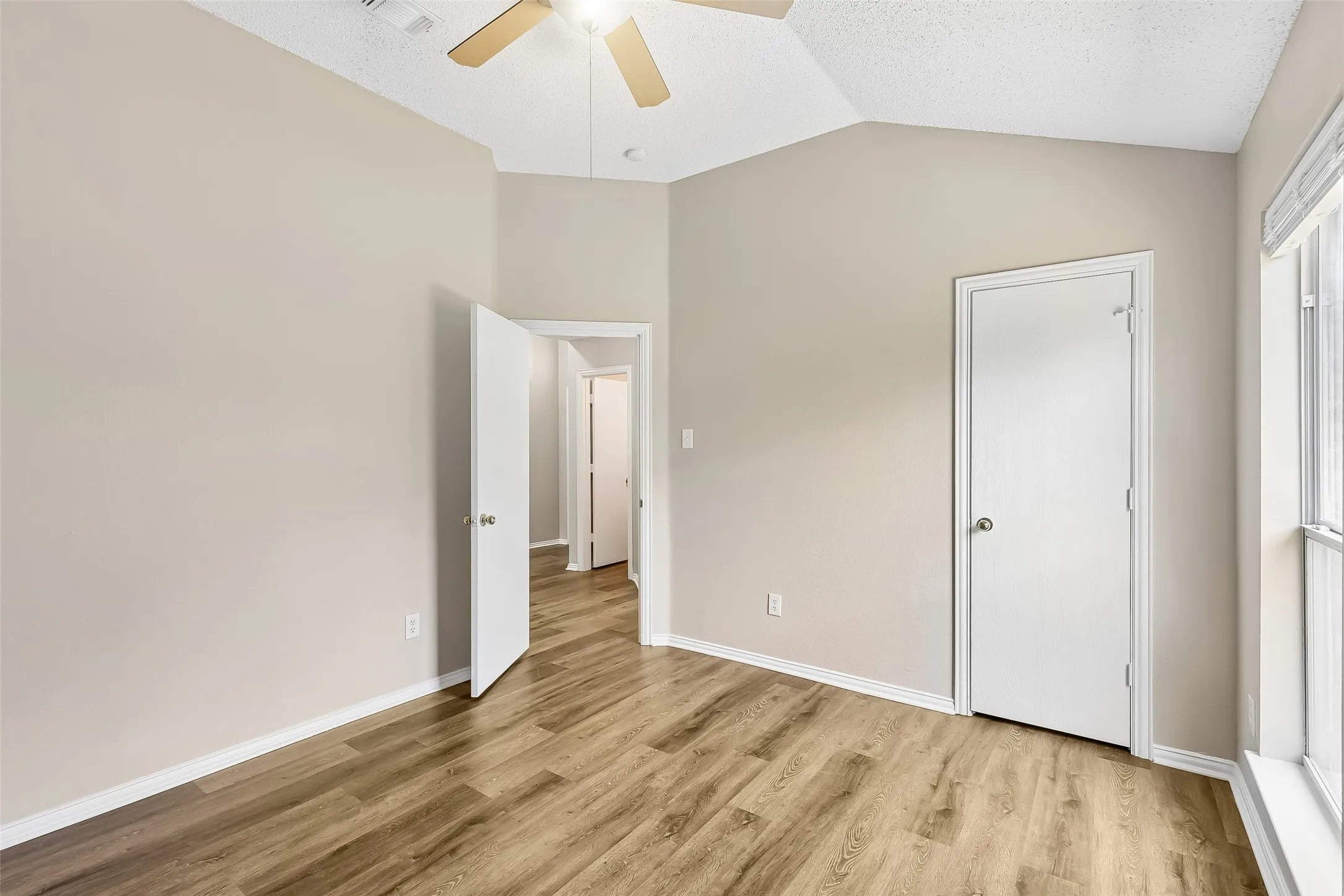 Single Family Residence For Sale in Denton County , 2012 Lake Pointe Drive, Little Elm, Texas 75068, 3 Bedroom, 2 Bathroom, 2 Garage spaces, 1,419 Sqft, built in 1999, mls#21349918, Real Estate Agent in Little Elm, Homes For Sale in Denton county, Homes For Sale in Little Elm, Realtor in Little Elm Texas, Real Estate Brokerage Independent Realty Texas, Luminita Cordes Realtor