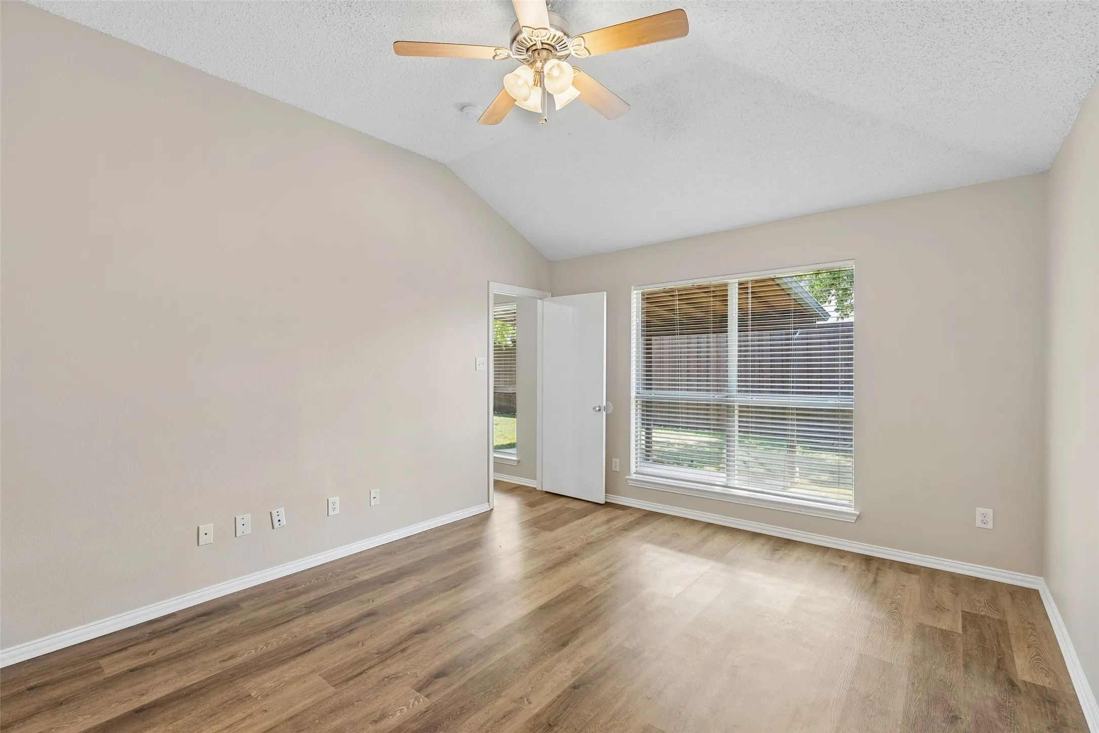 Single Family Residence For Sale in Denton County , 2012 Lake Pointe Drive, Little Elm, Texas 75068, 3 Bedroom, 2 Bathroom, 2 Garage spaces, 1,419 Sqft, built in 1999, mls#21349918, Real Estate Agent in Little Elm, Homes For Sale in Denton county, Homes For Sale in Little Elm, Realtor in Little Elm Texas, Real Estate Brokerage Independent Realty Texas, Luminita Cordes Realtor