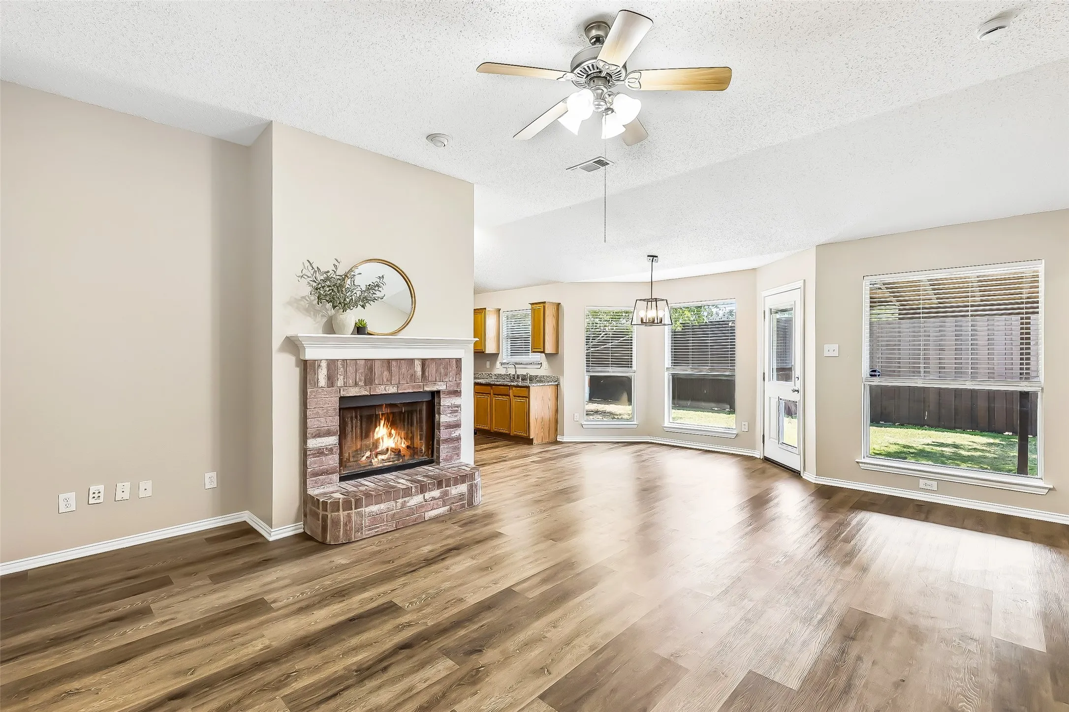 Single Family Residence For Sale in Denton County , 2012 Lake Pointe Drive, Little Elm, Texas 75068, 3 Bedroom, 2 Bathroom, 2 Garage spaces, 1,419 Sqft, built in 1999, mls#21349918, Real Estate Agent in Little Elm, Homes For Sale in Denton county, Homes For Sale in Little Elm, Realtor in Little Elm Texas, Real Estate Brokerage Independent Realty Texas, Luminita Cordes Realtor