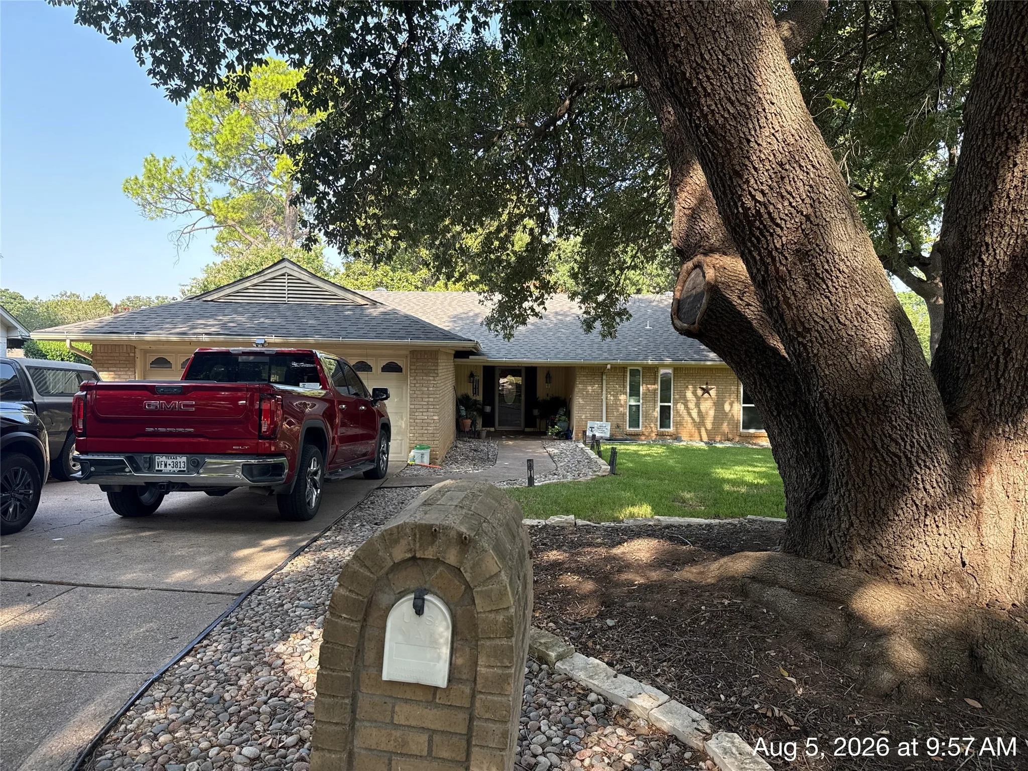 Single Family Residence For Sale in Tarrant County , 3900 Lynbrook Lane, Arlington, Texas 76015, 3 Bedroom, 2 Bathroom, 2 Garage spaces, 2,229 Sqft, built in 1973, mls#21356480, Real Estate Agent in Arlington, Homes For Sale in Tarrant county, Homes For Sale in Arlington, Realtor in Arlington Texas, Real Estate Brokerage Independent Realty Texas, Luminita Cordes Realtor
