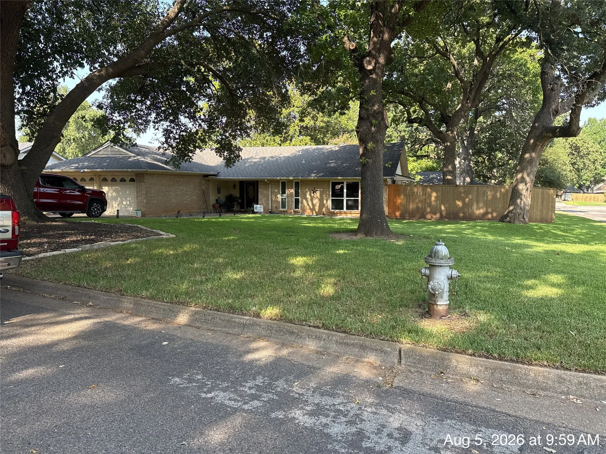 Single Family Residence For Sale in Tarrant County , 3900 Lynbrook Lane, Arlington, Texas 76015, 3 Bedroom, 2 Bathroom, 2 Garage spaces, 2,229 Sqft, built in 1973, mls#21356480, Real Estate Agent in Arlington, Homes For Sale in Tarrant county, Homes For Sale in Arlington, Realtor in Arlington Texas, Real Estate Brokerage Independent Realty Texas, Luminita Cordes Realtor