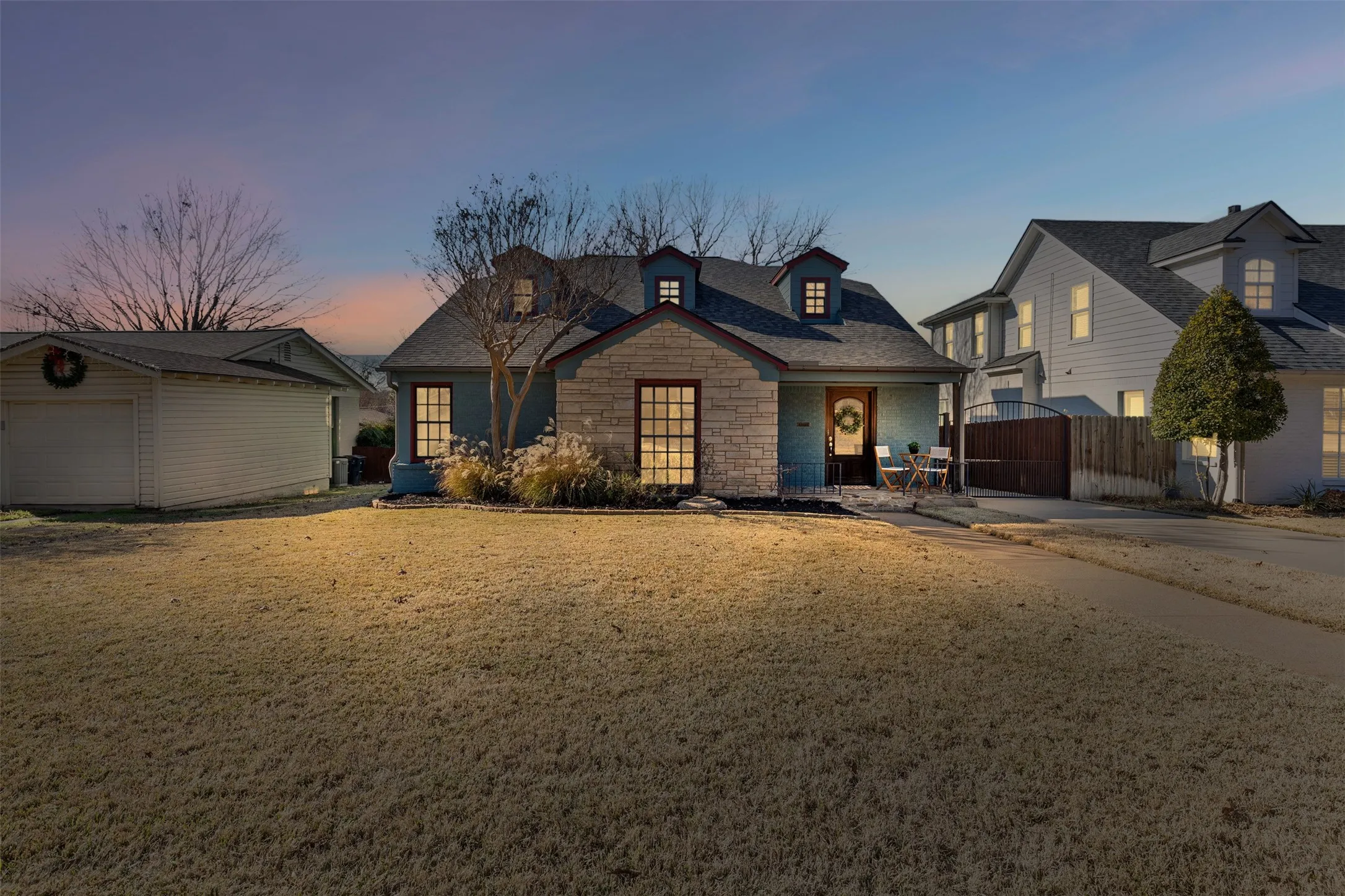 Single Family Residence For Sale in Tarrant County , 2548 Walsh Court, Fort Worth, Texas 76109, 4 Bedroom, 3 Bathroom, 2 Garage spaces, 2,676 Sqft, built in 1948, mls#21356488, Real Estate Agent in Fort Worth, Homes For Sale in Tarrant county, Homes For Sale in Fort Worth, Realtor in Fort Worth Texas, Real Estate Brokerage Independent Realty Texas, Luminita Cordes Realtor