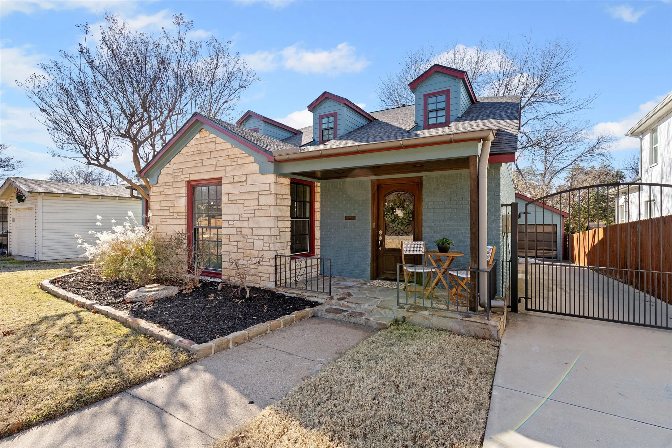 Single Family Residence For Sale in Tarrant County , 2548 Walsh Court, Fort Worth, Texas 76109, 4 Bedroom, 3 Bathroom, 2 Garage spaces, 2,676 Sqft, built in 1948, mls#21356488, Real Estate Agent in Fort Worth, Homes For Sale in Tarrant county, Homes For Sale in Fort Worth, Realtor in Fort Worth Texas, Real Estate Brokerage Independent Realty Texas, Luminita Cordes Realtor