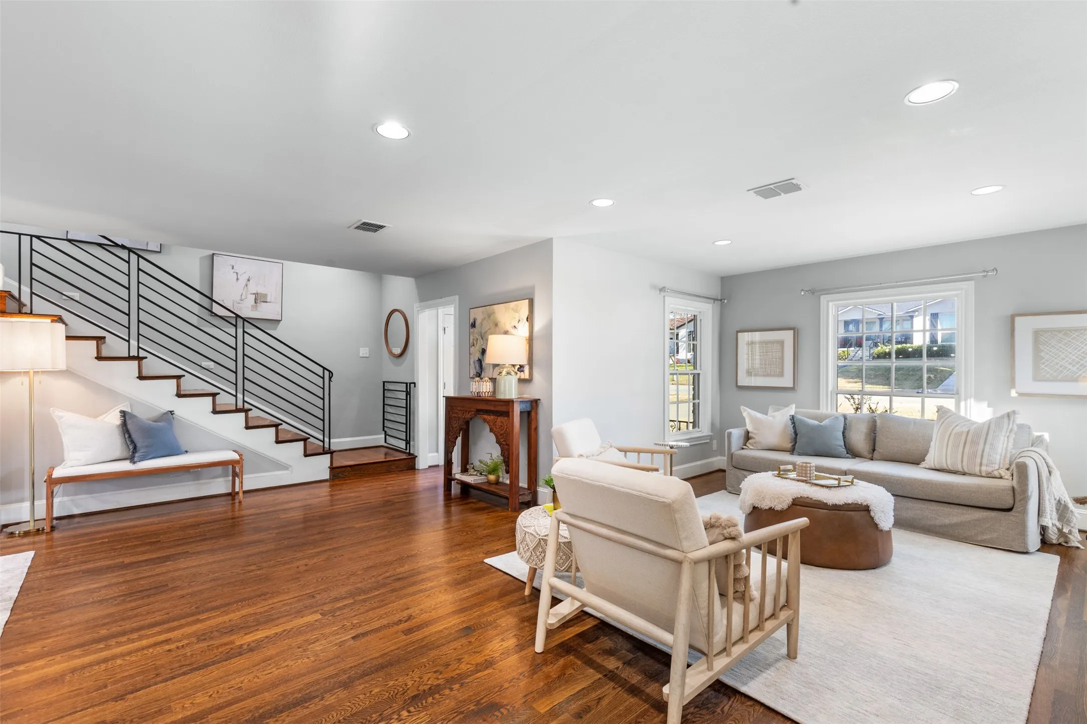 Single Family Residence For Sale in Tarrant County , 2548 Walsh Court, Fort Worth, Texas 76109, 4 Bedroom, 3 Bathroom, 2 Garage spaces, 2,676 Sqft, built in 1948, mls#21356488, Real Estate Agent in Fort Worth, Homes For Sale in Tarrant county, Homes For Sale in Fort Worth, Realtor in Fort Worth Texas, Real Estate Brokerage Independent Realty Texas, Luminita Cordes Realtor